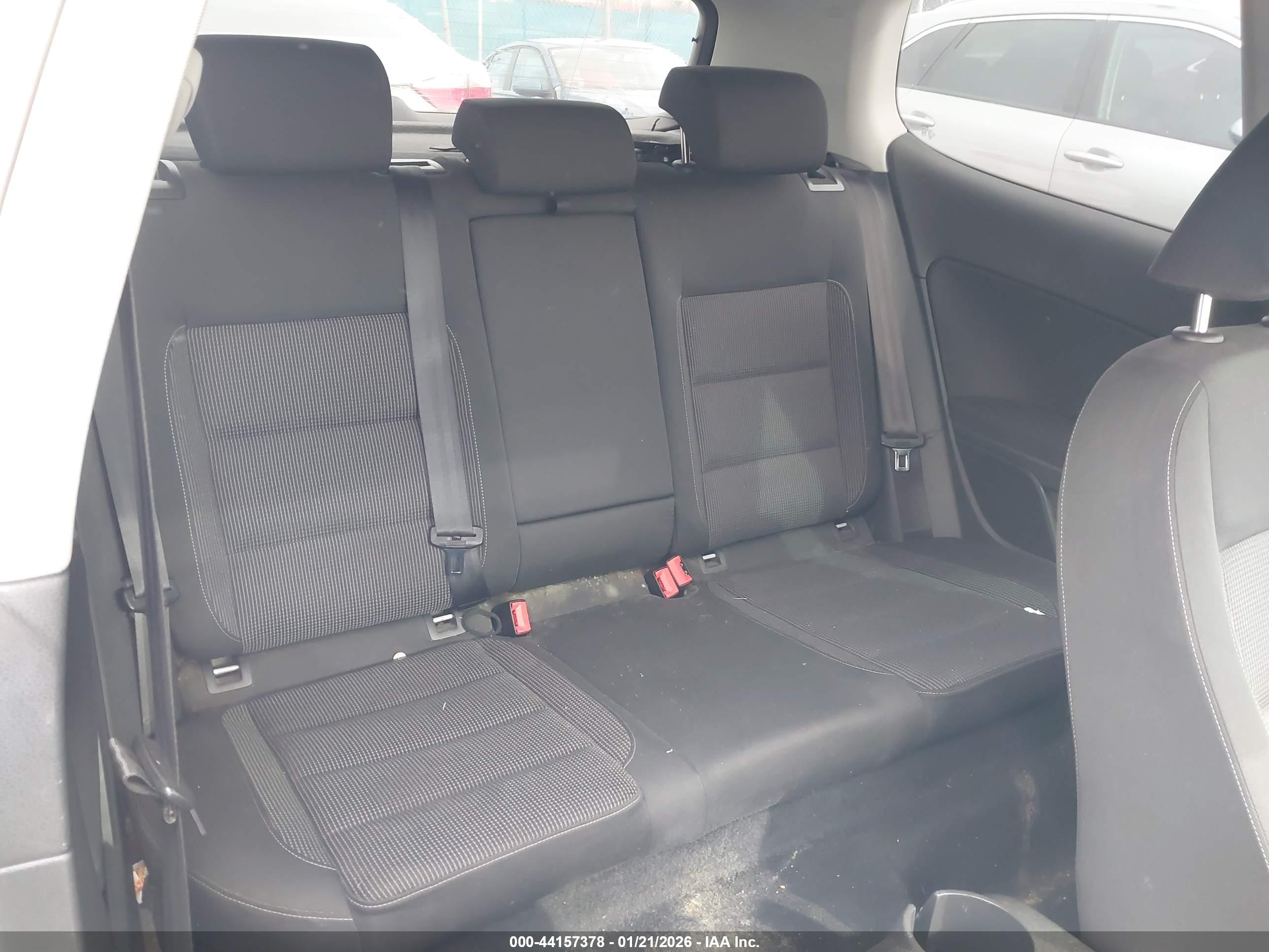 VOLKSWAGEN GOLF image 8