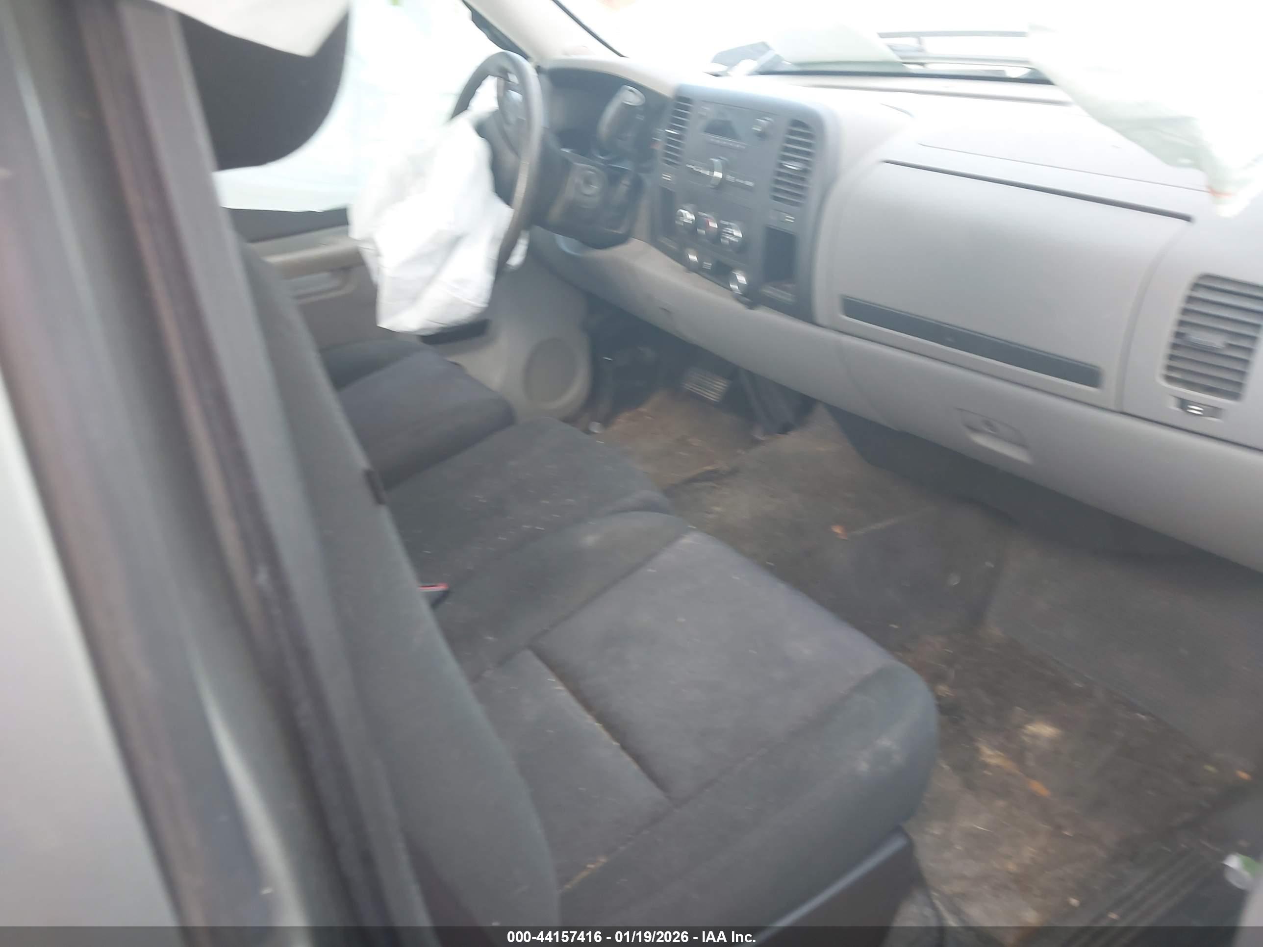 CHEVROLET SILVERADO image 8
