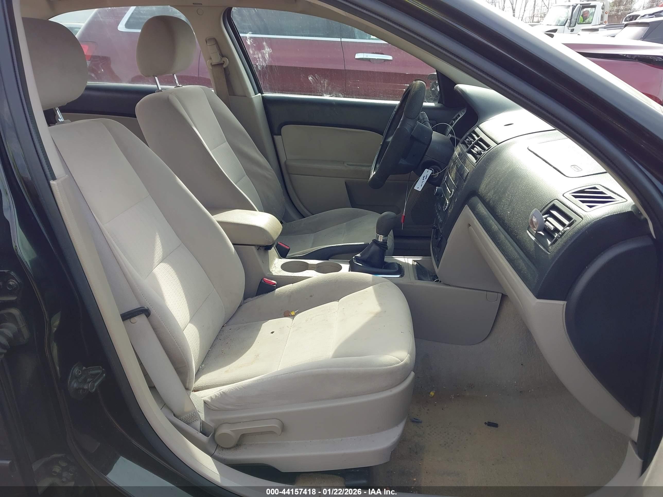 FORD FUSION image 5