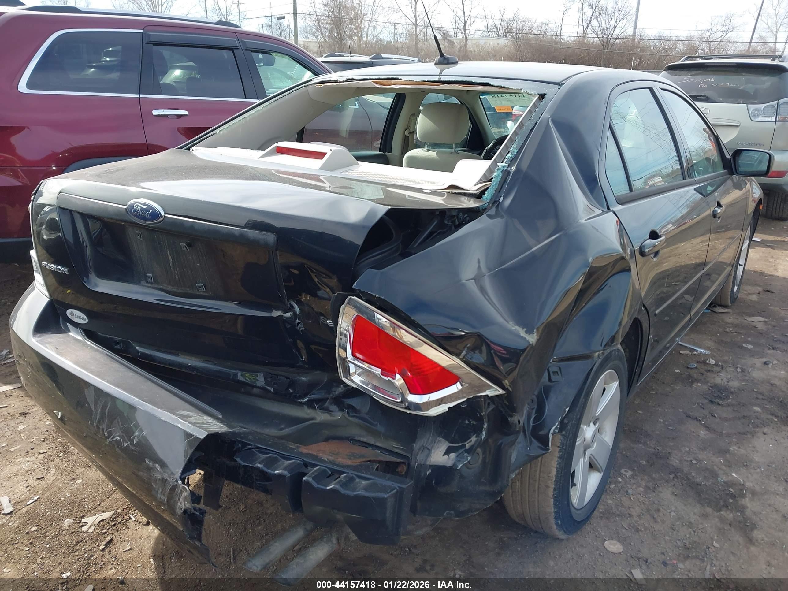 FORD FUSION image 6