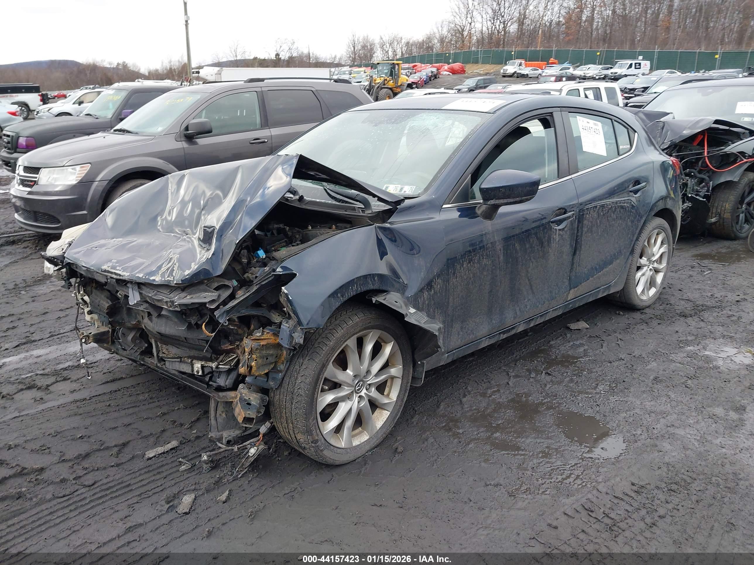 MAZDA MAZDA3 image 2