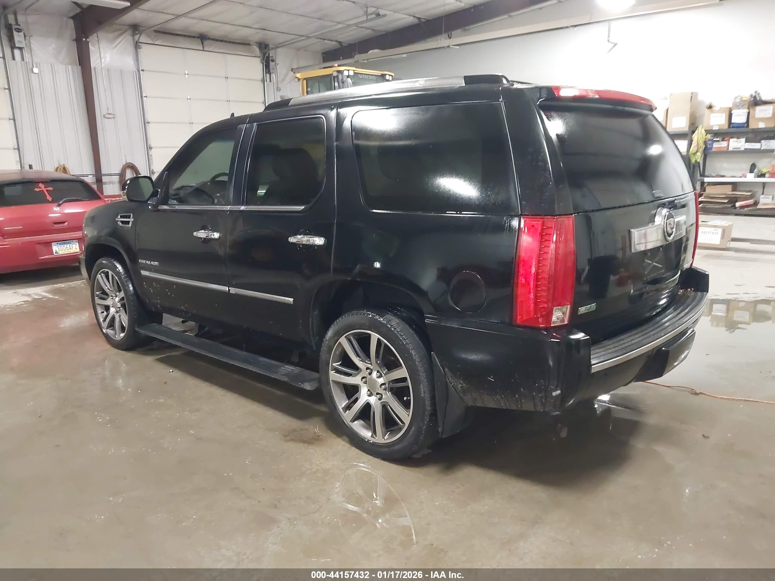 CADILLAC ESCALADE image 3