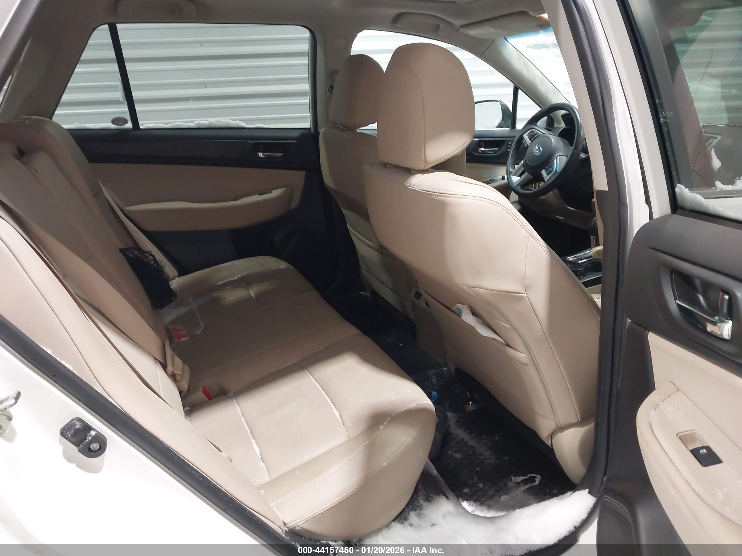 SUBARU OUTBACK image 8