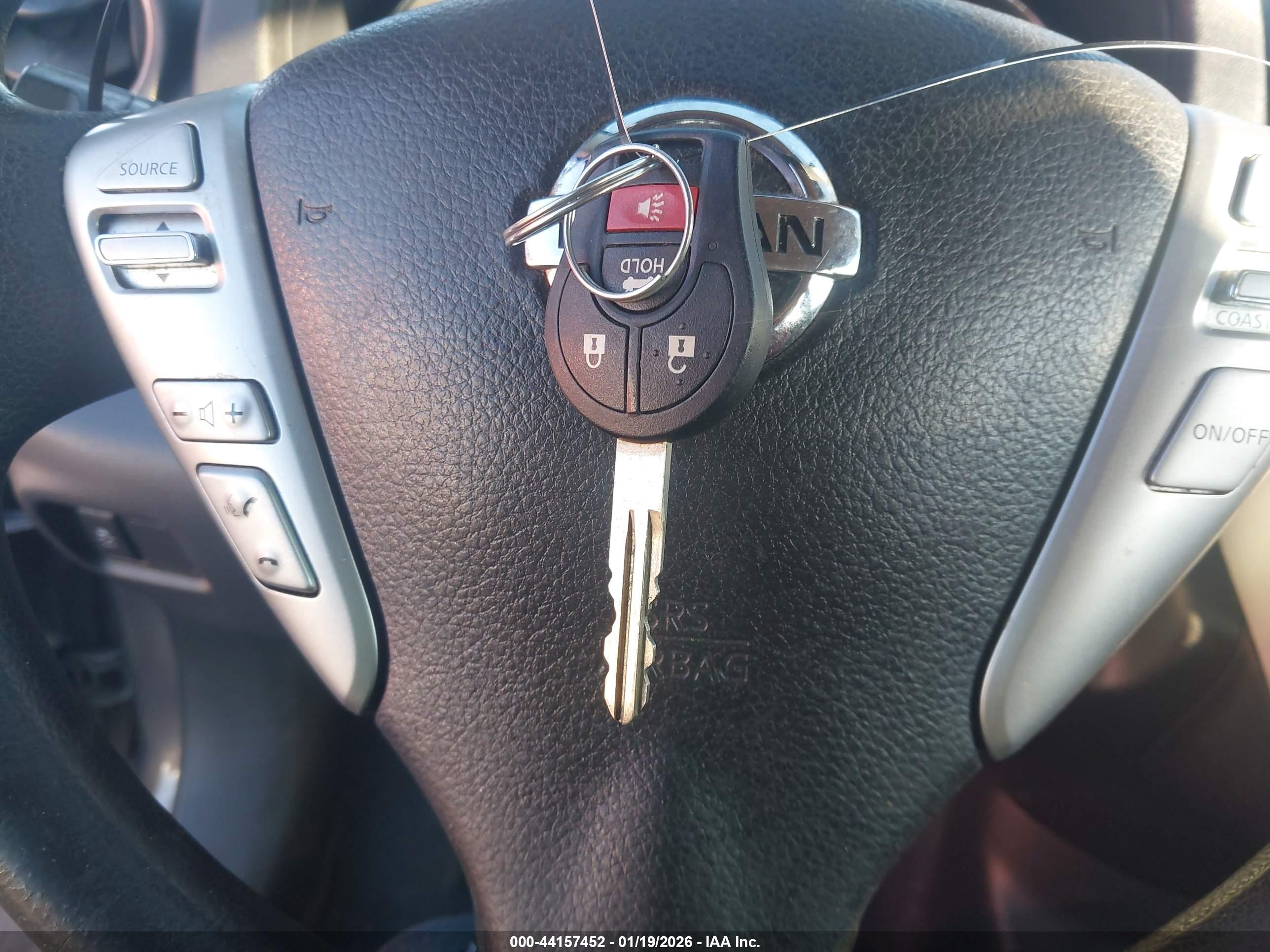 NISSAN VERSA image 11