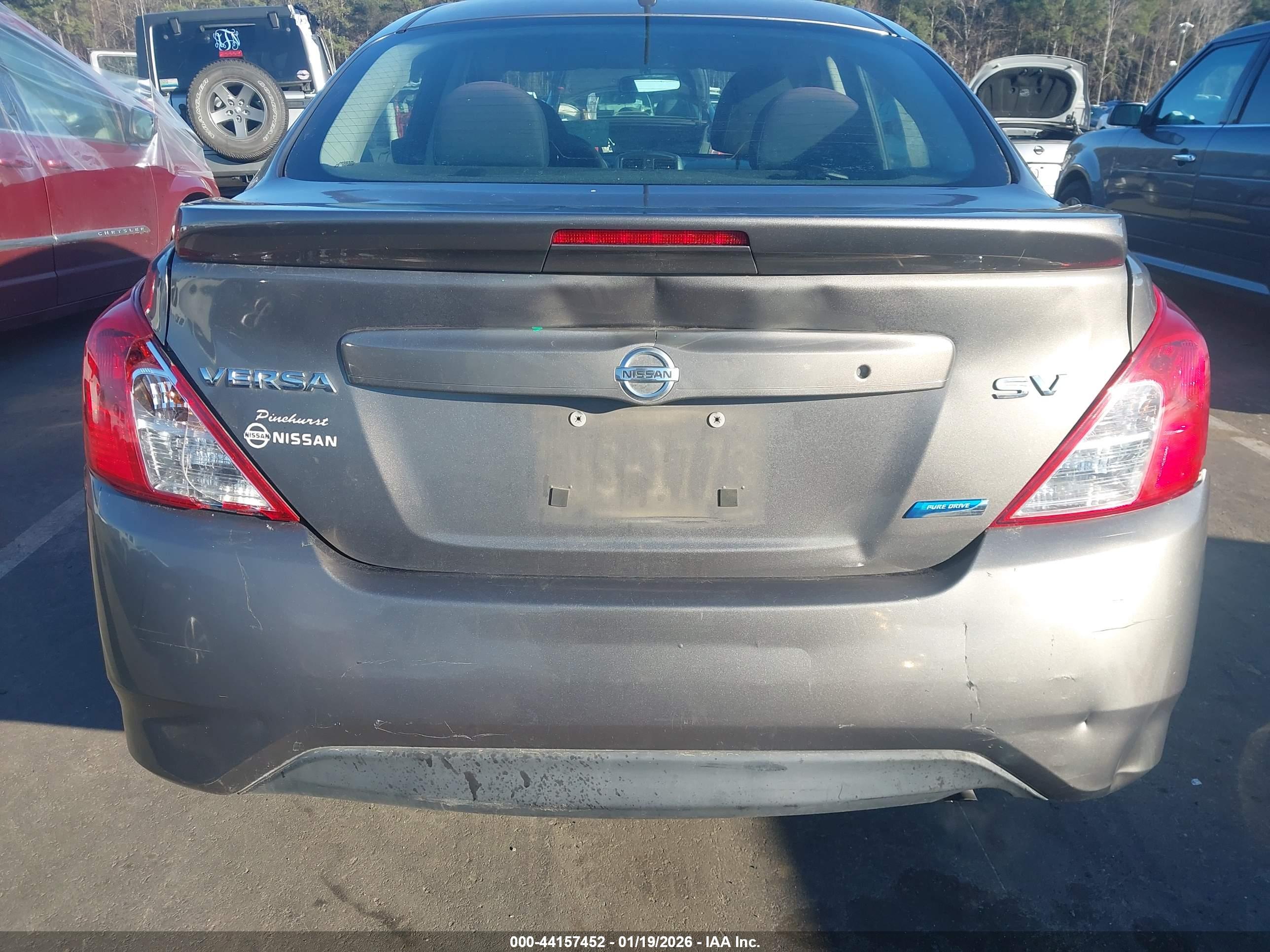 NISSAN VERSA image 6