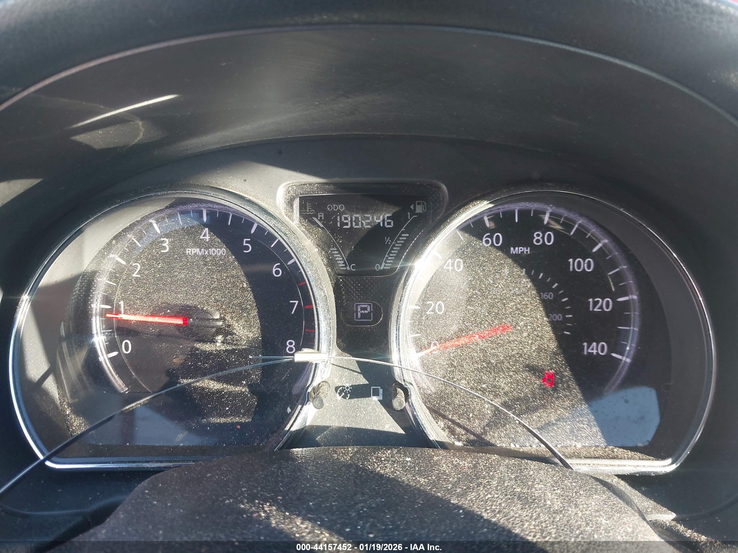 NISSAN VERSA image 7