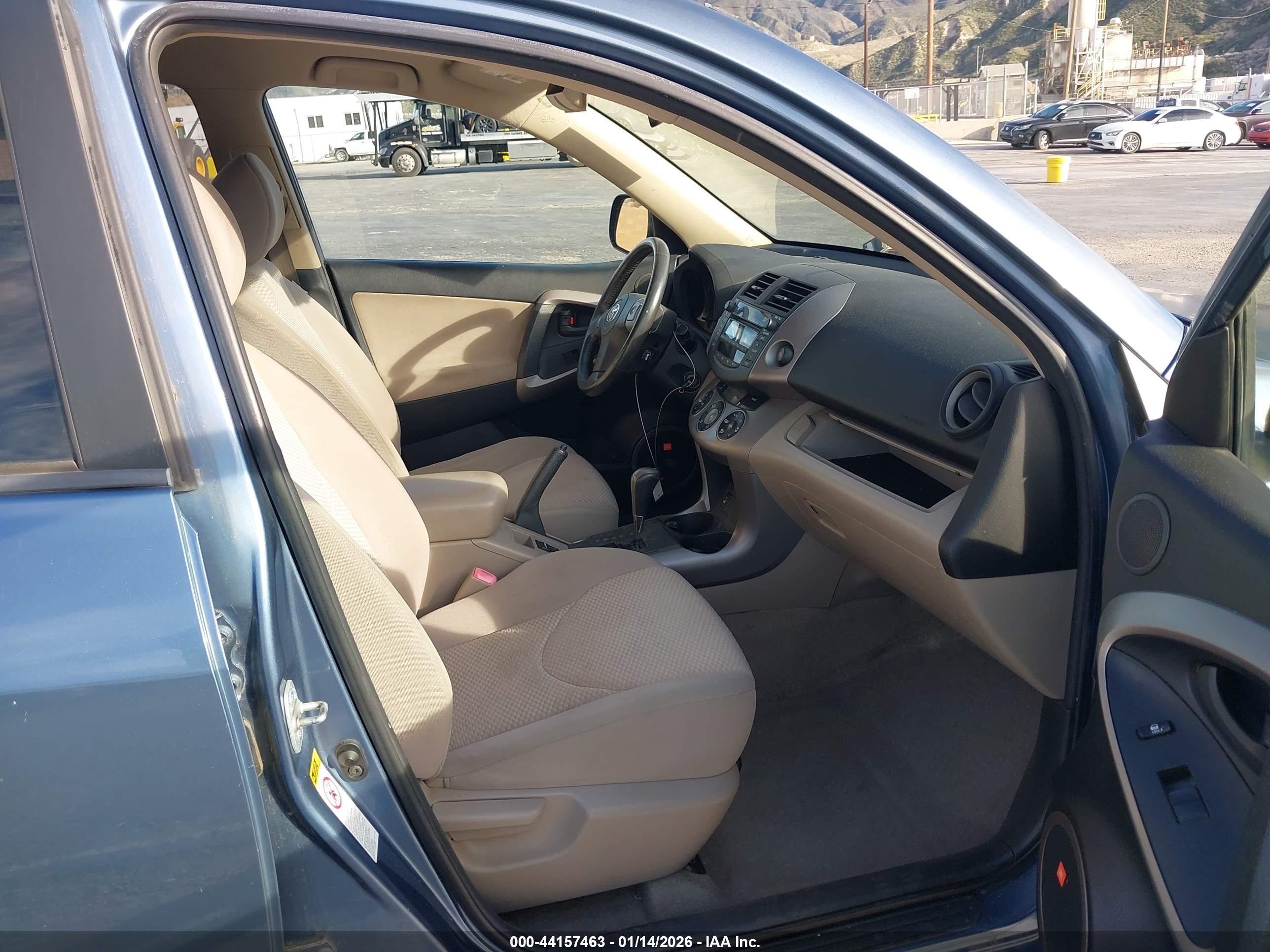 TOYOTA RAV4 image 5