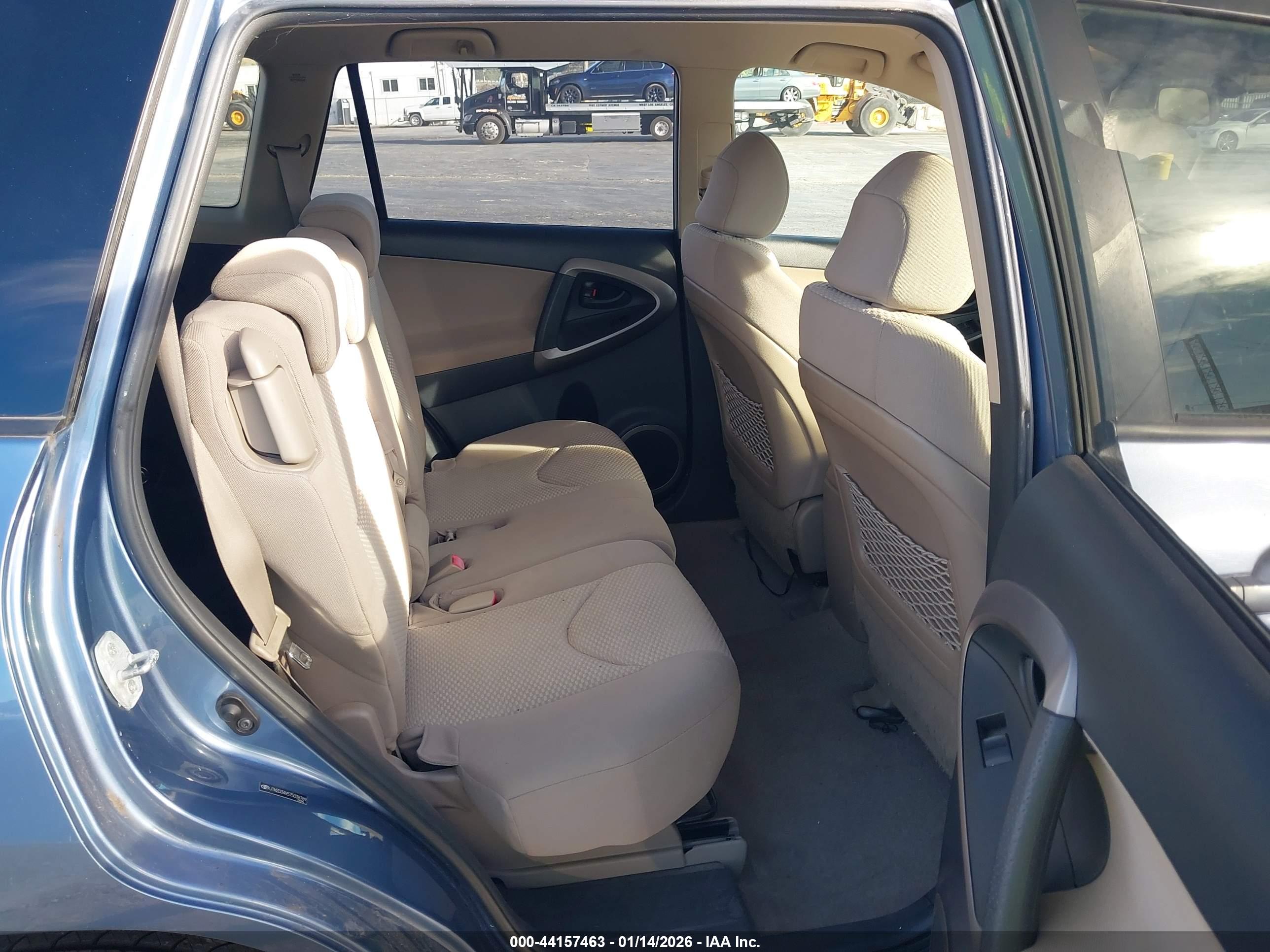 TOYOTA RAV4 image 8