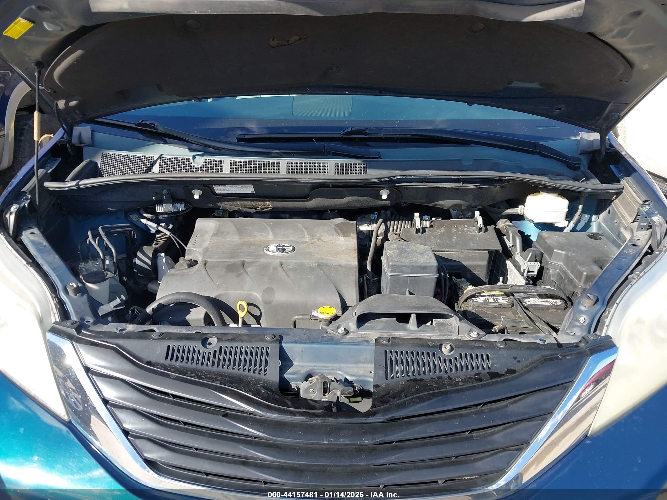 TOYOTA SIENNA image 10