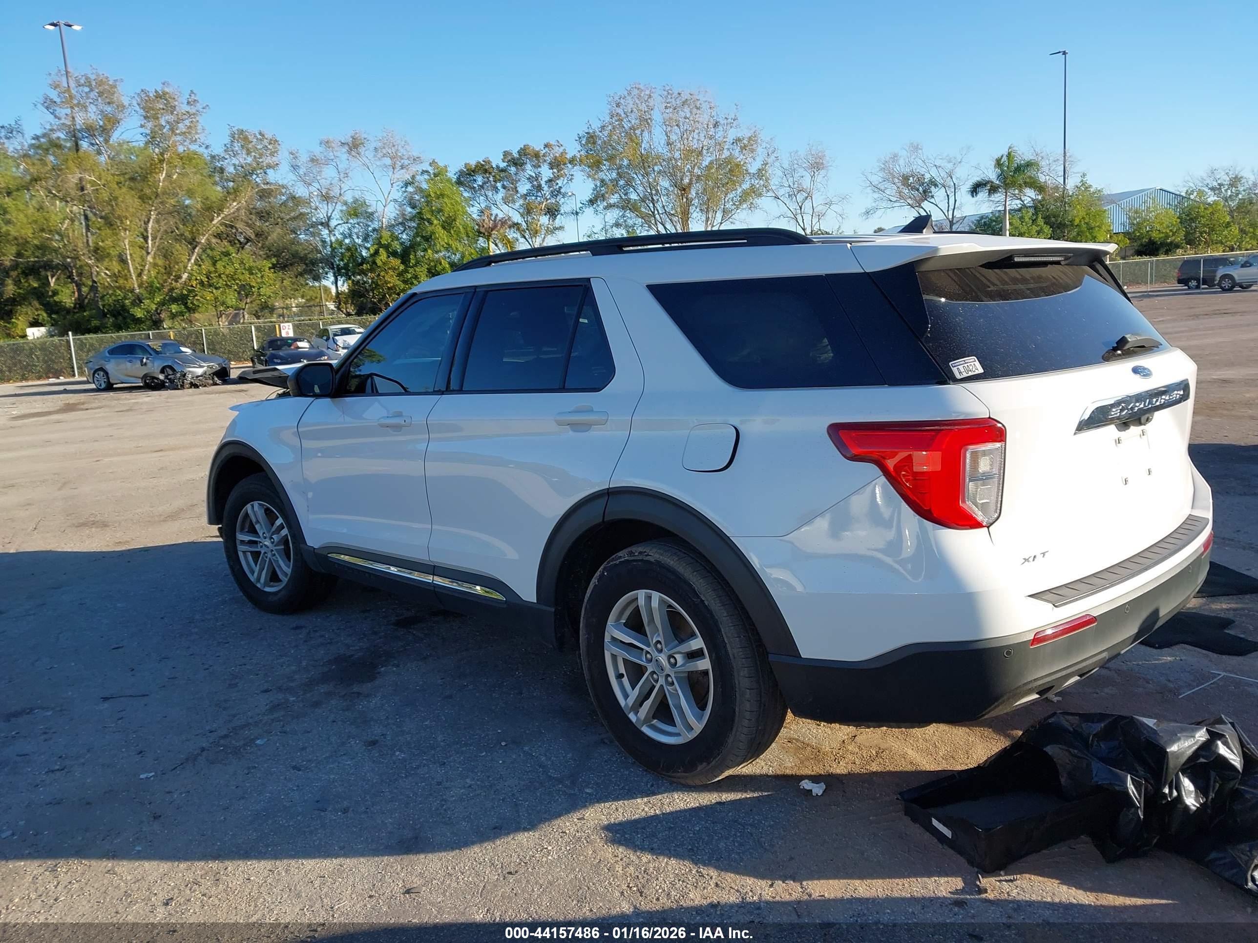 FORD EXPLORER image 3