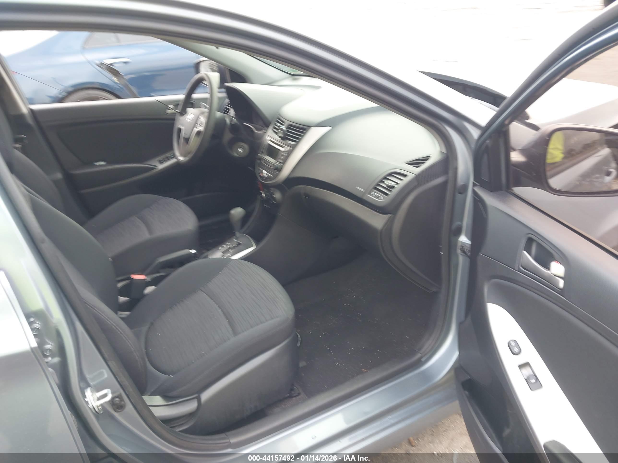 HYUNDAI ACCENT image 5