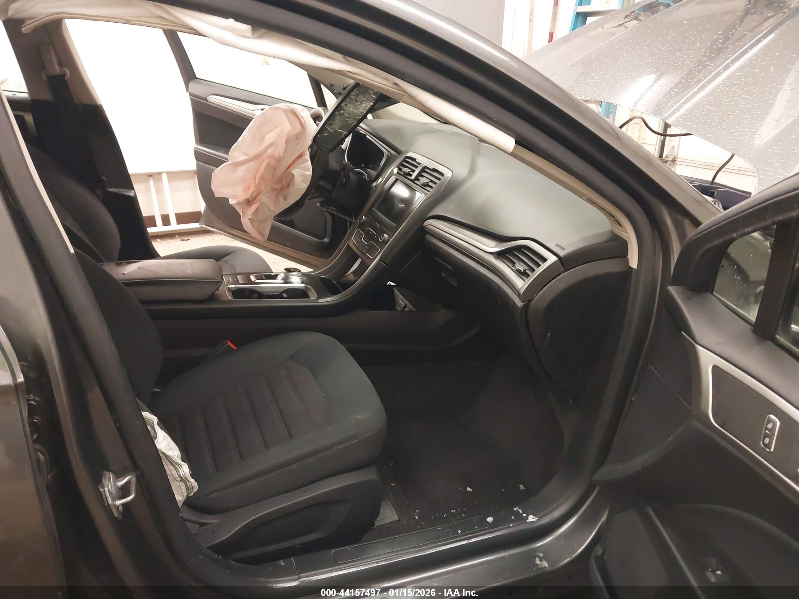 FORD FUSION image 5