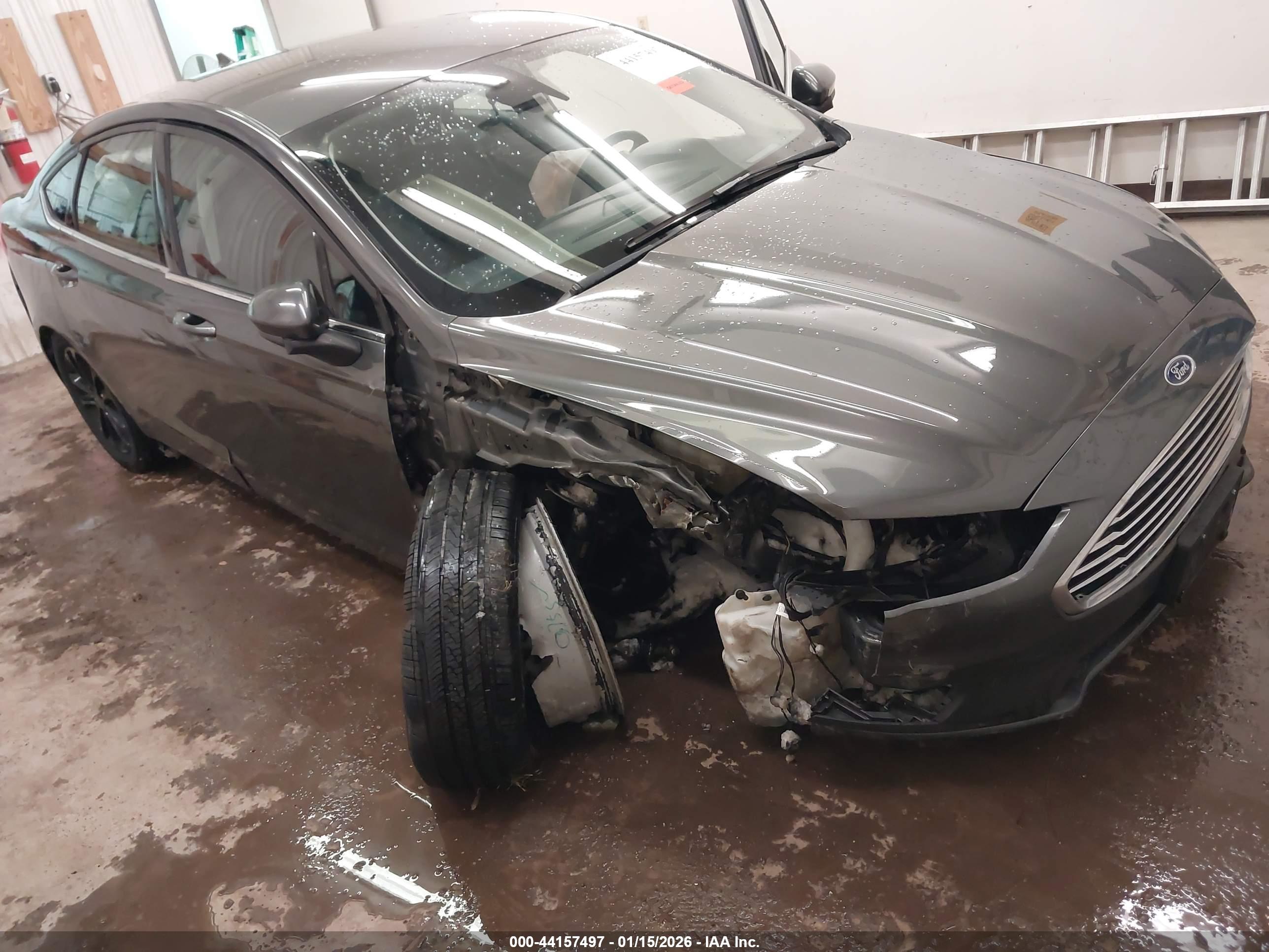 FORD FUSION image 6