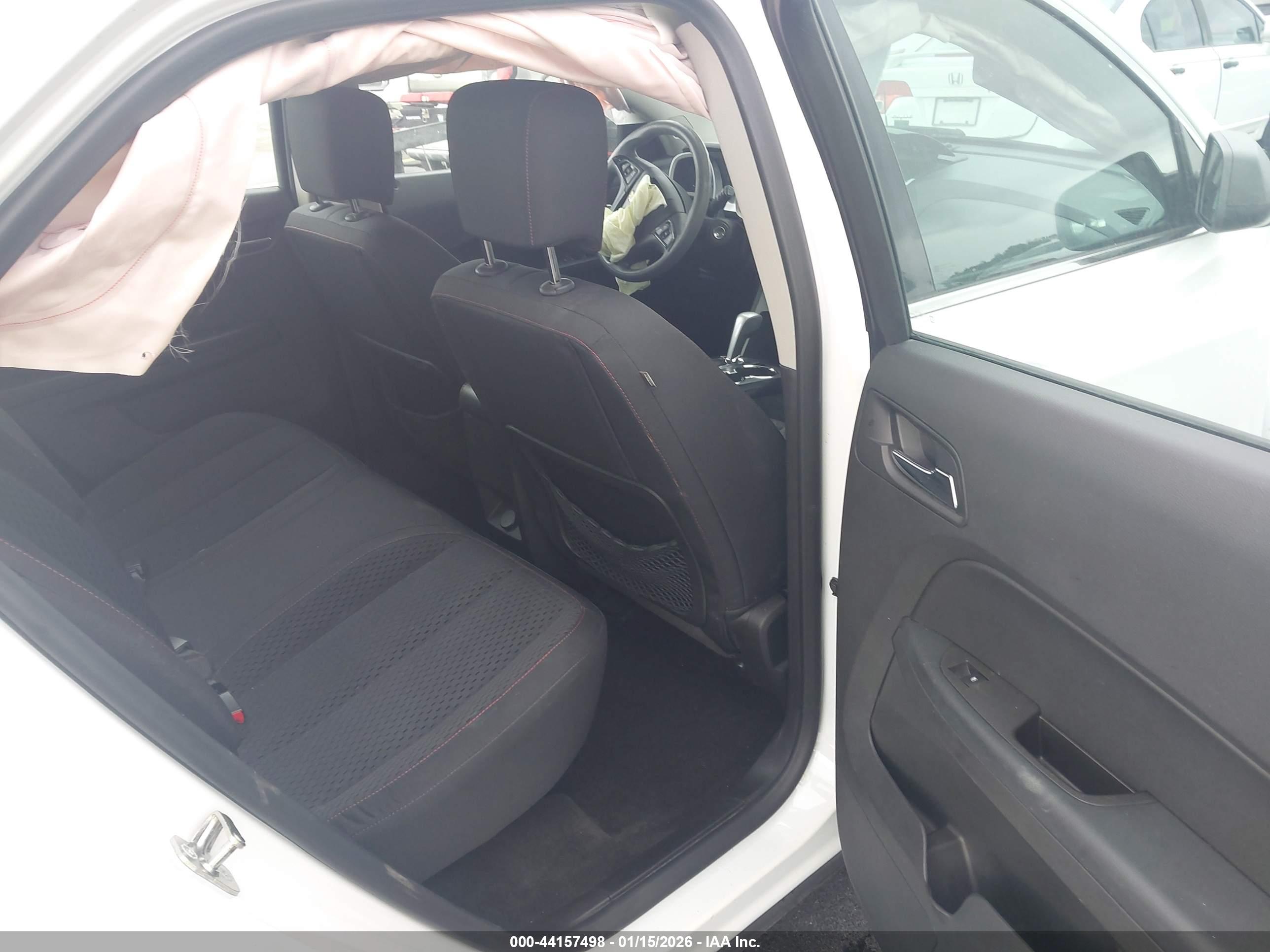 CHEVROLET EQUINOX image 8