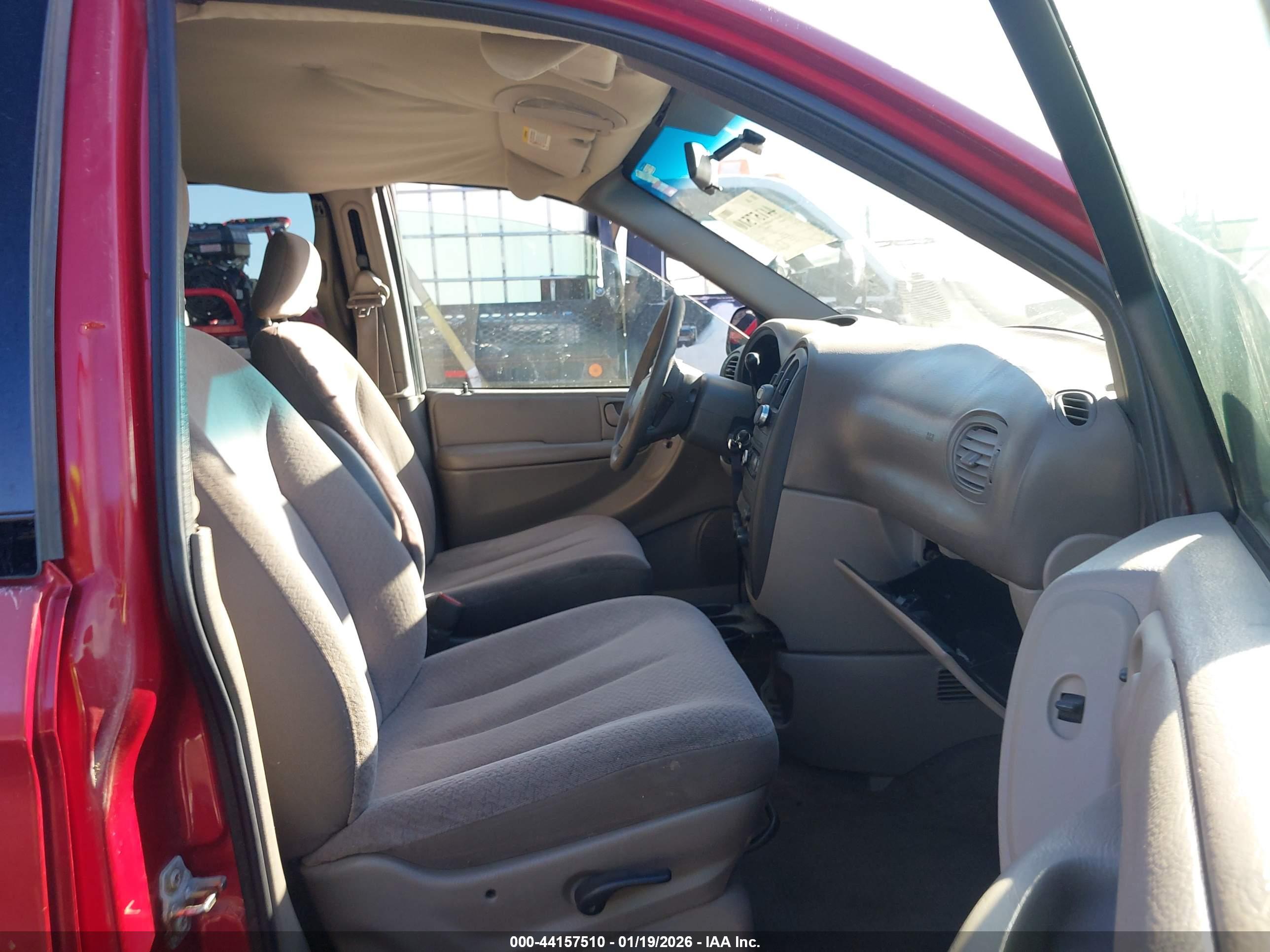 CHRYSLER VOYAGER image 5