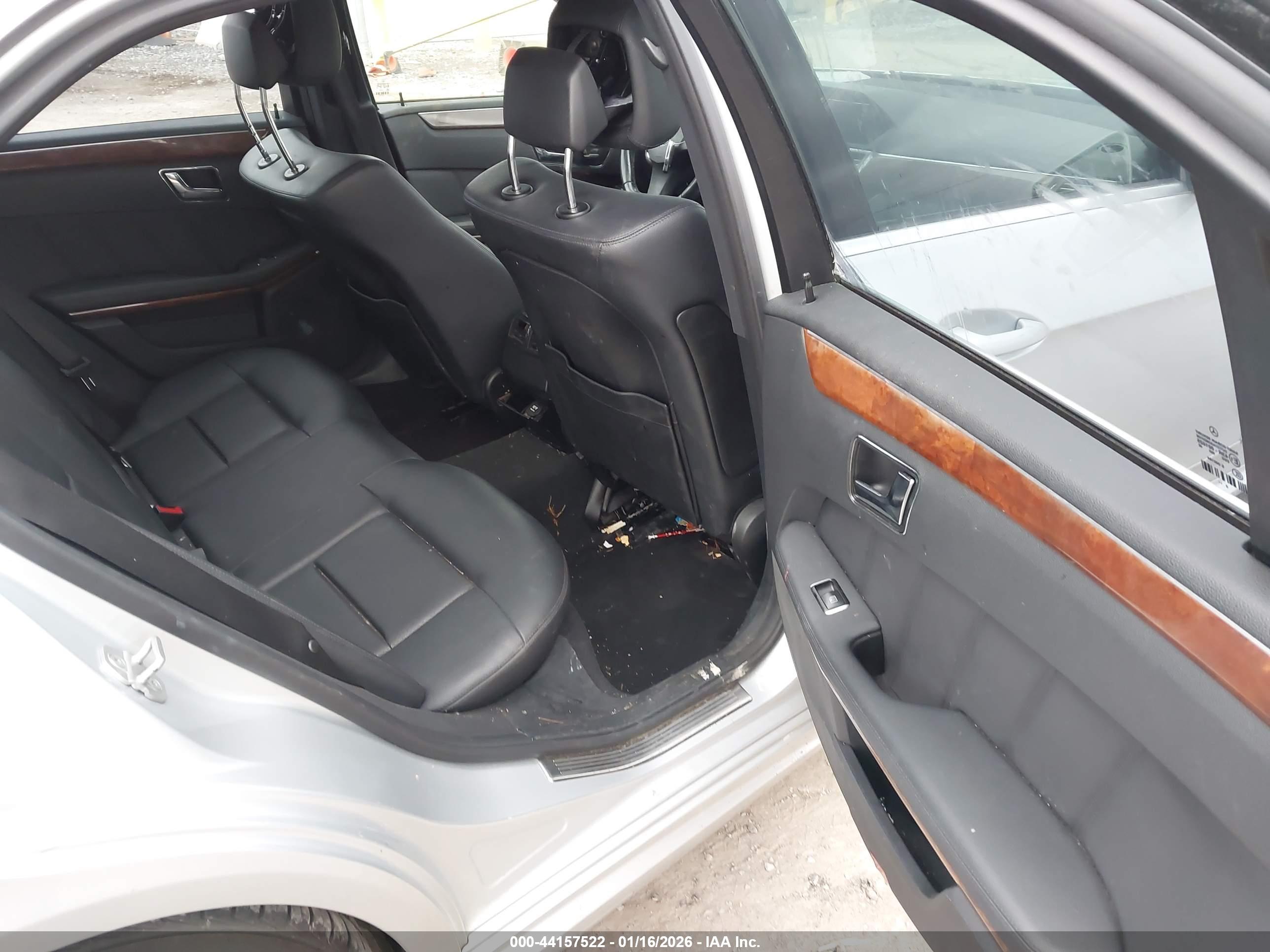 MERCEDES-BENZ E image 8
