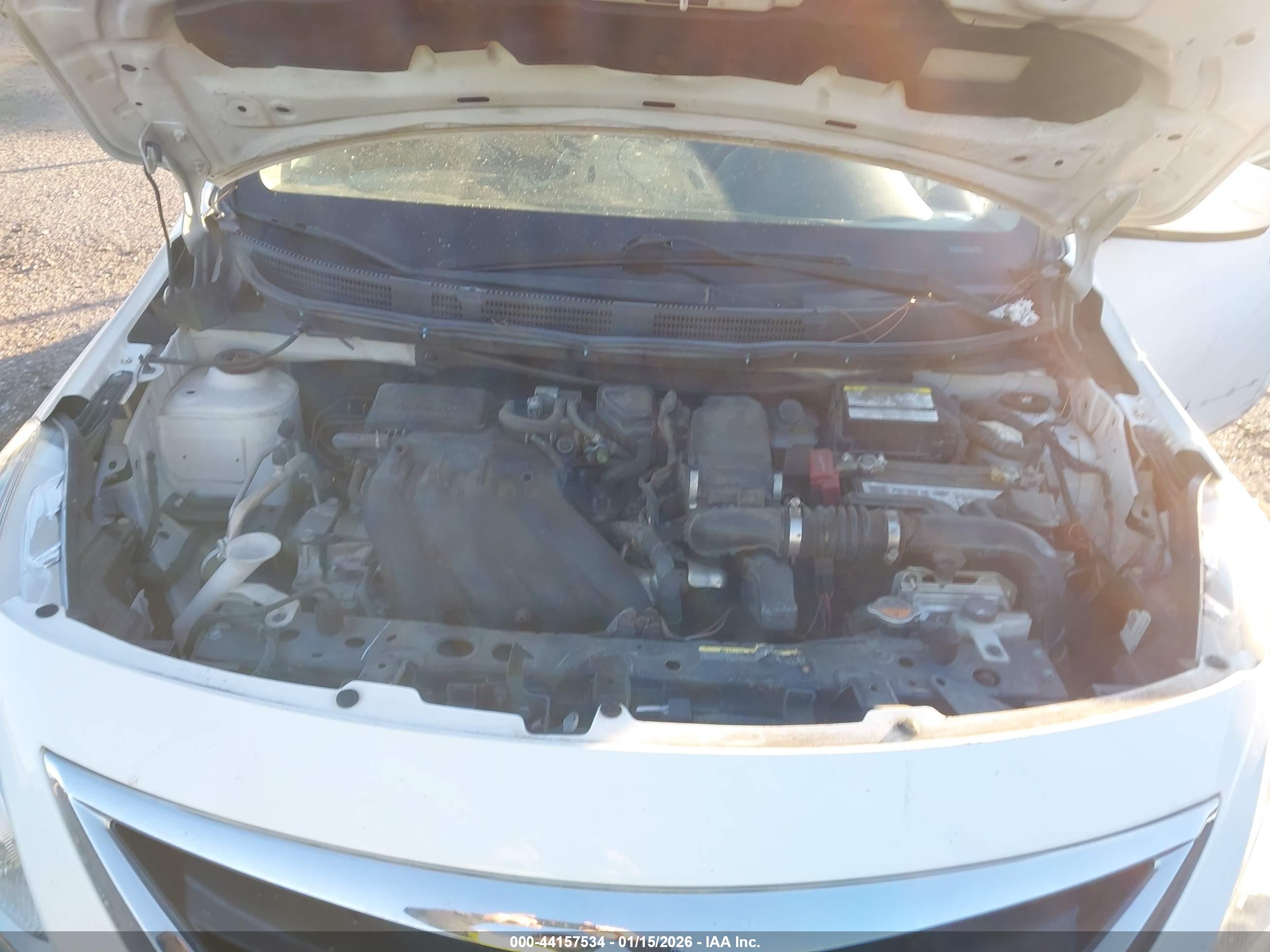 NISSAN VERSA image 10