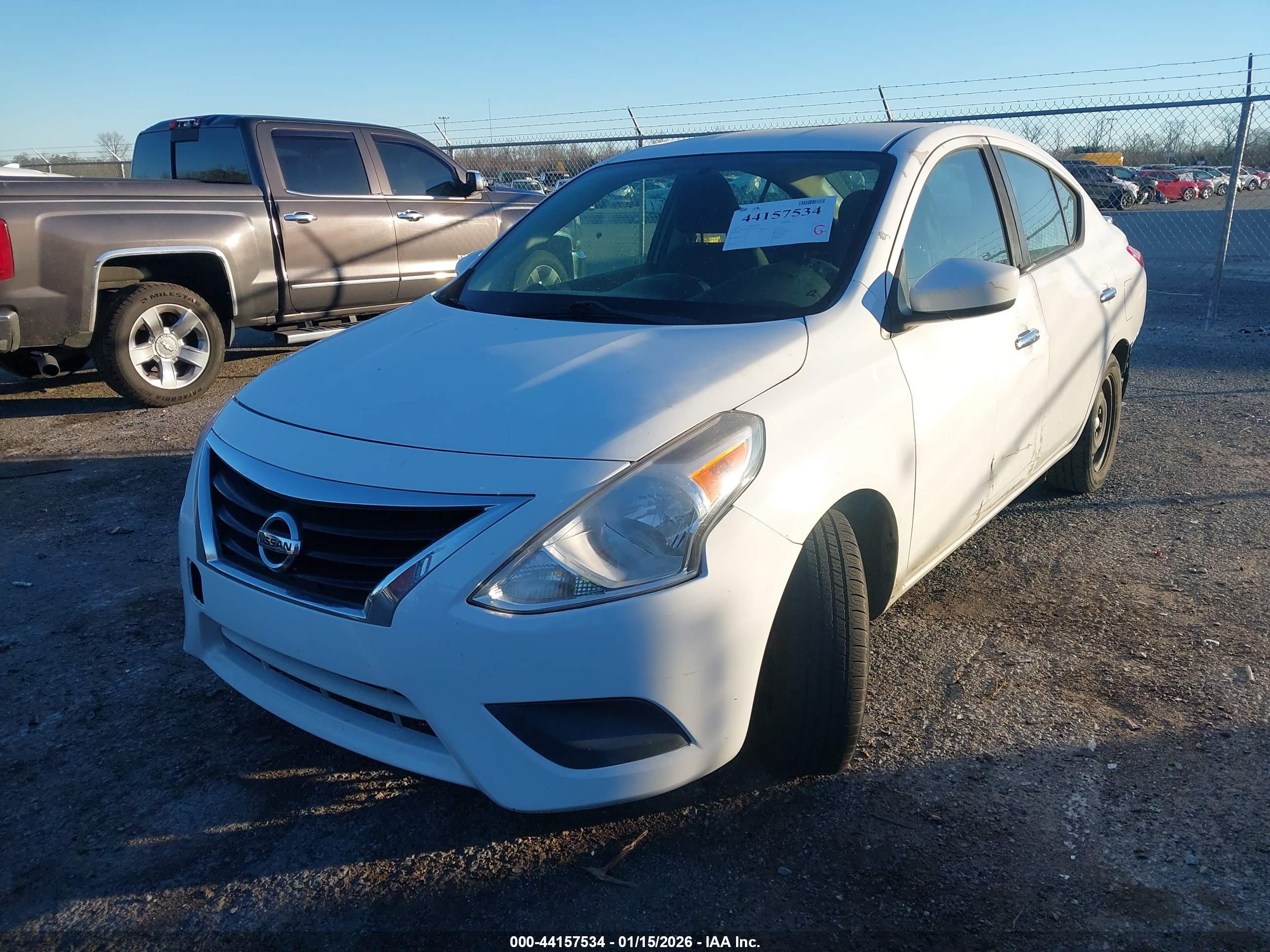 NISSAN VERSA image 2