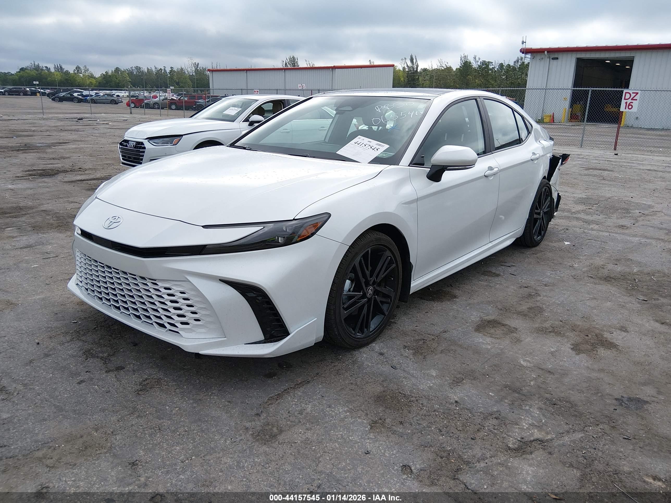 TOYOTA CAMRY image 2