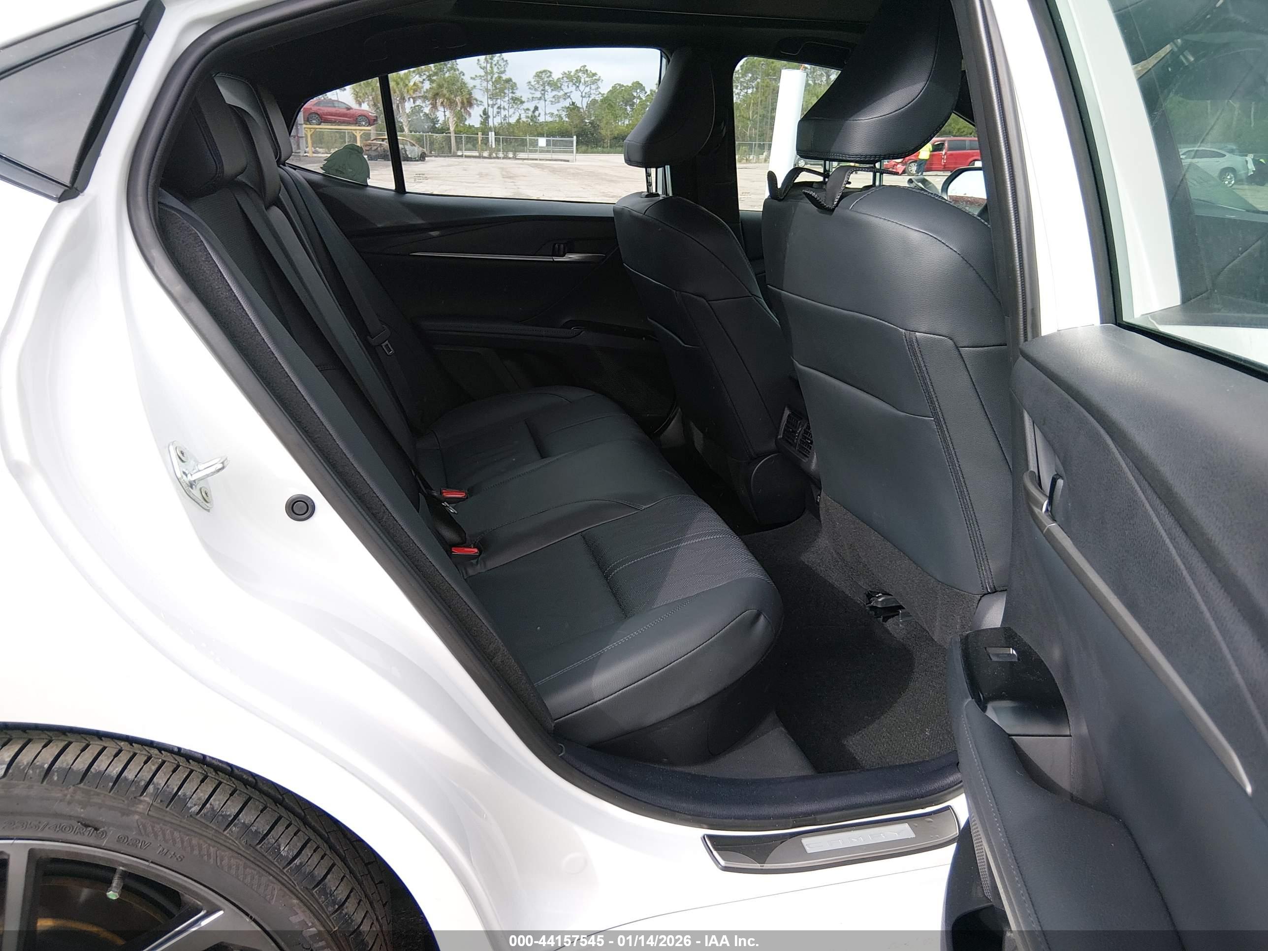 TOYOTA CAMRY image 8
