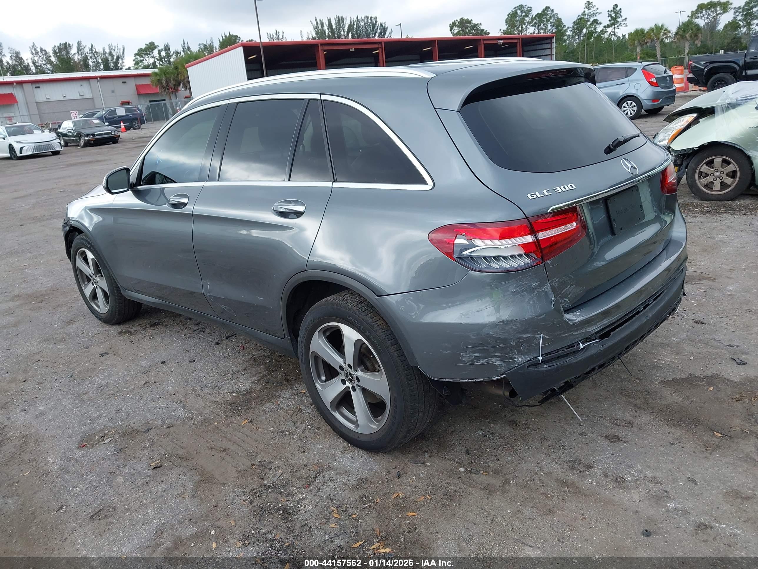 MERCEDES-BENZ GLC image 3