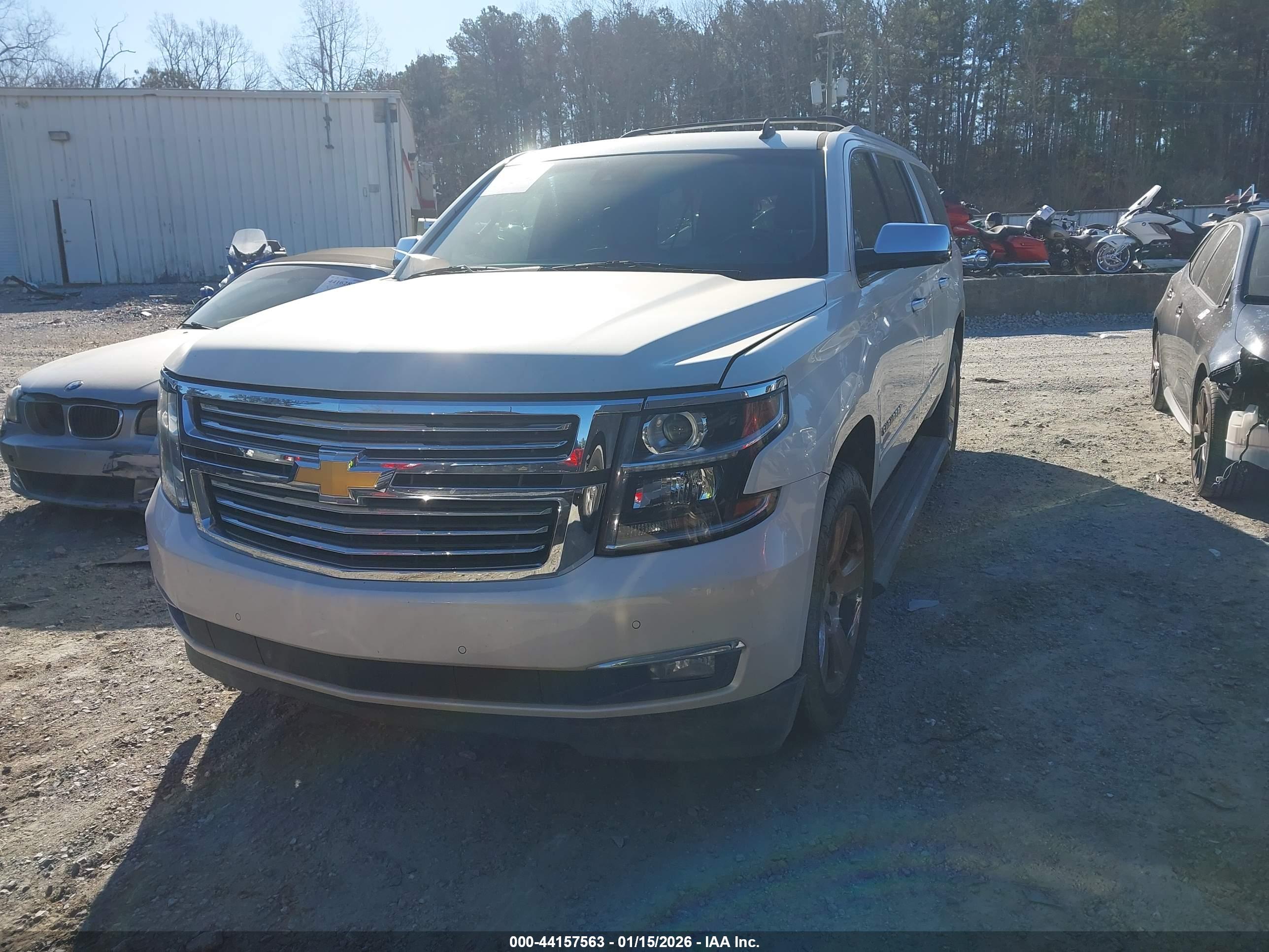 CHEVROLET SUBURBAN image 2