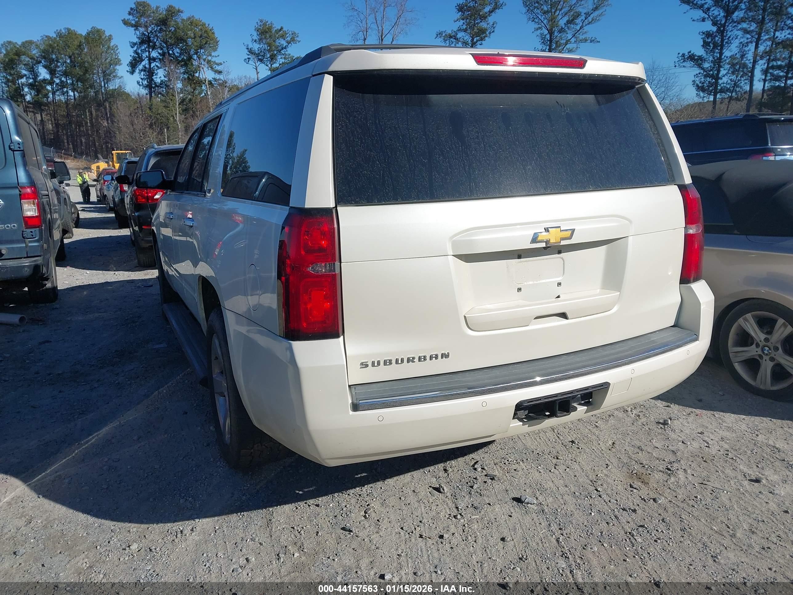 CHEVROLET SUBURBAN image 3