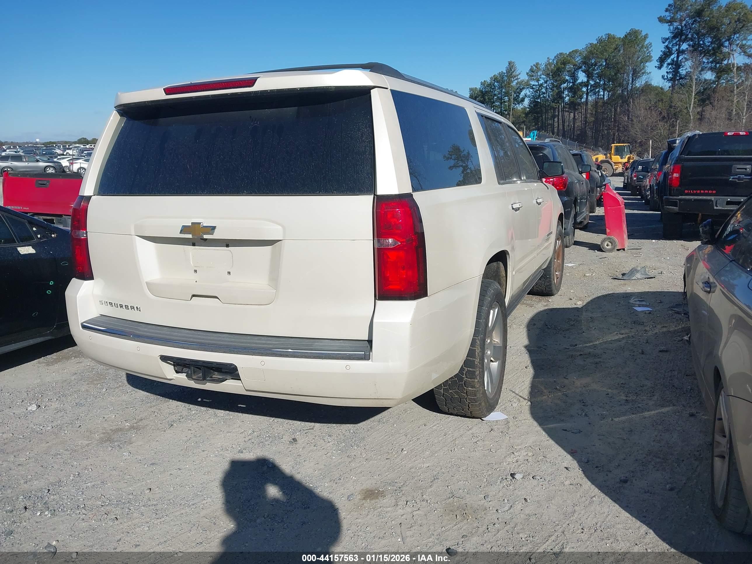 CHEVROLET SUBURBAN image 4