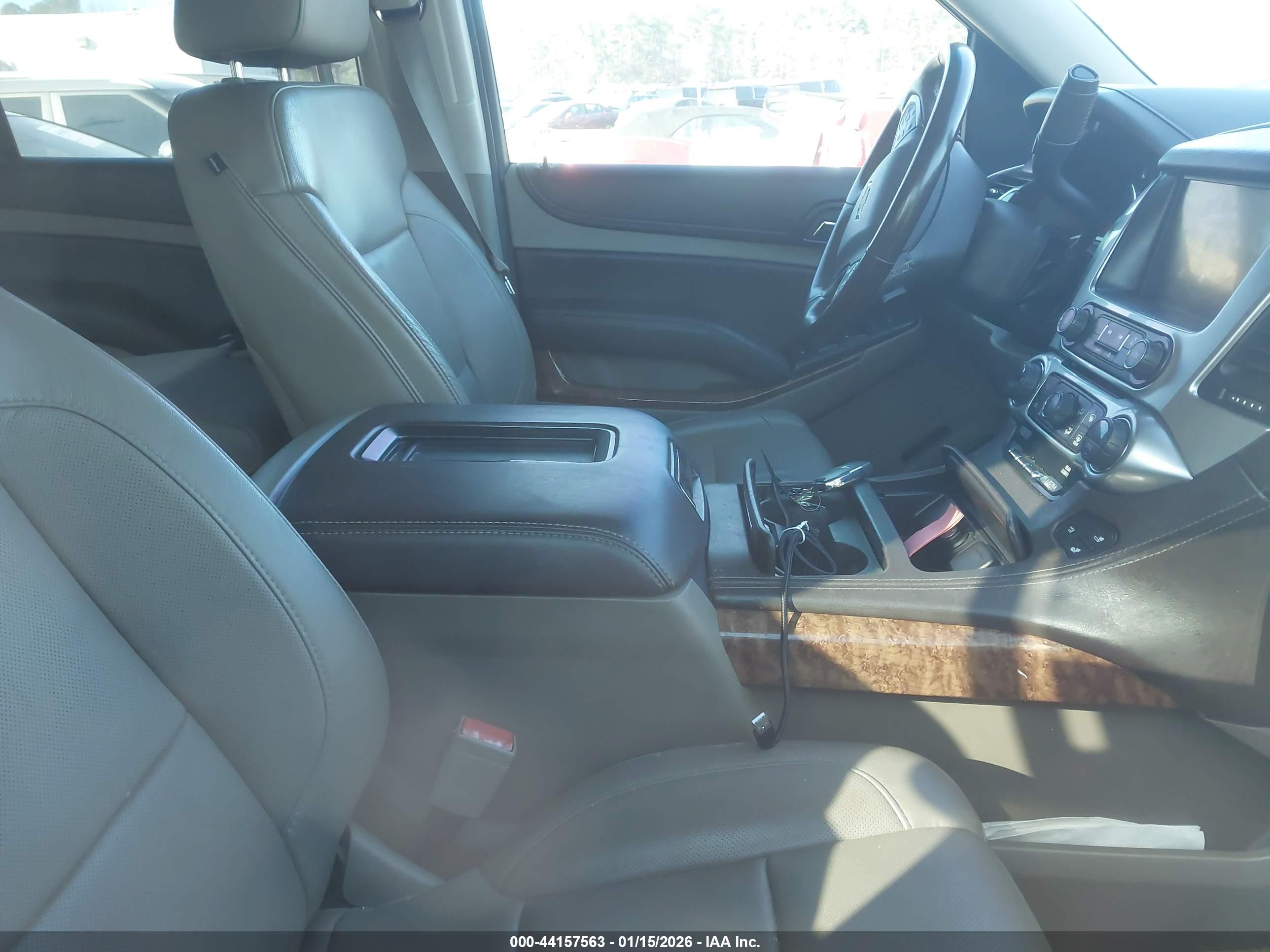 CHEVROLET SUBURBAN image 5