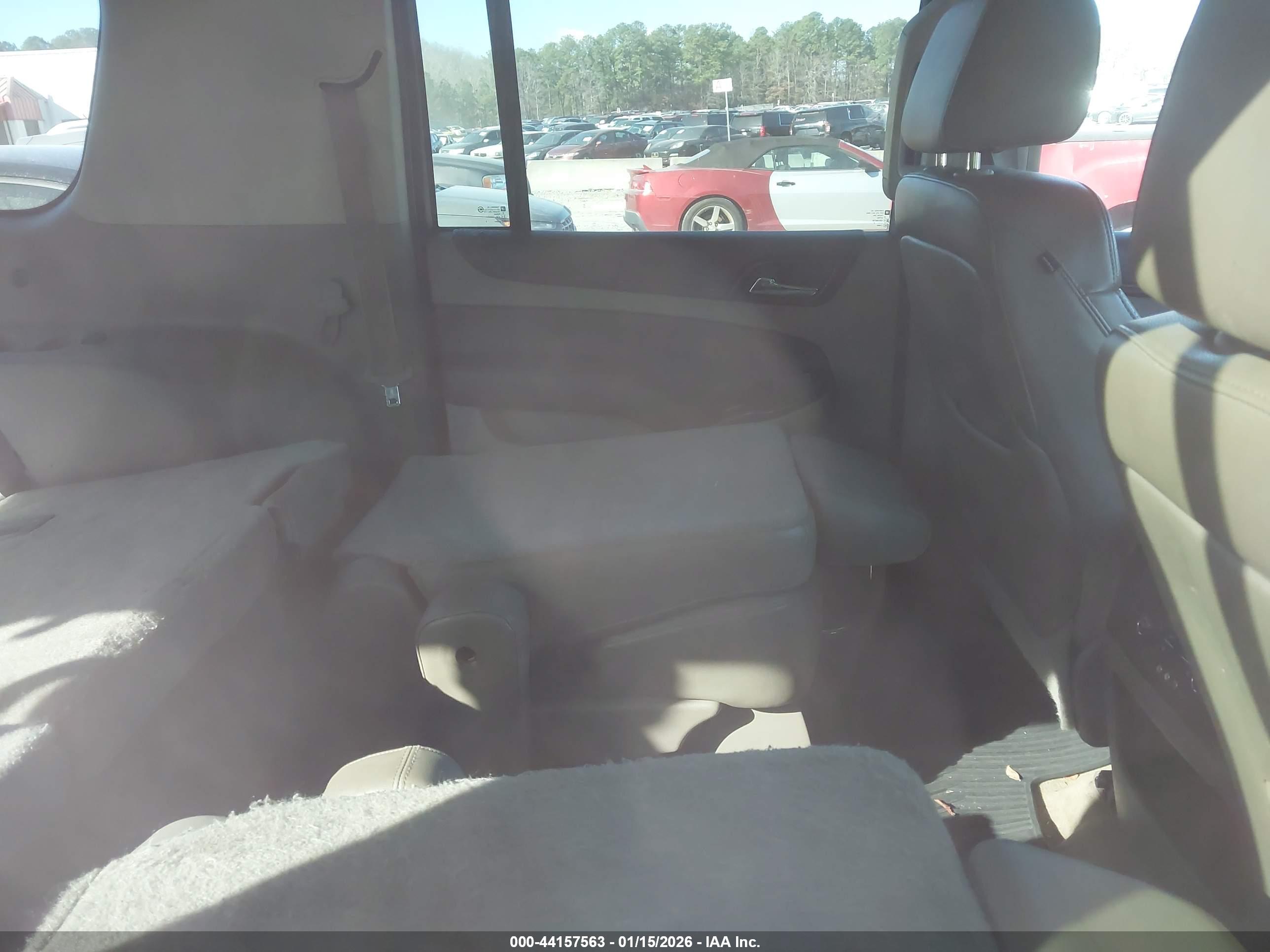 CHEVROLET SUBURBAN image 8