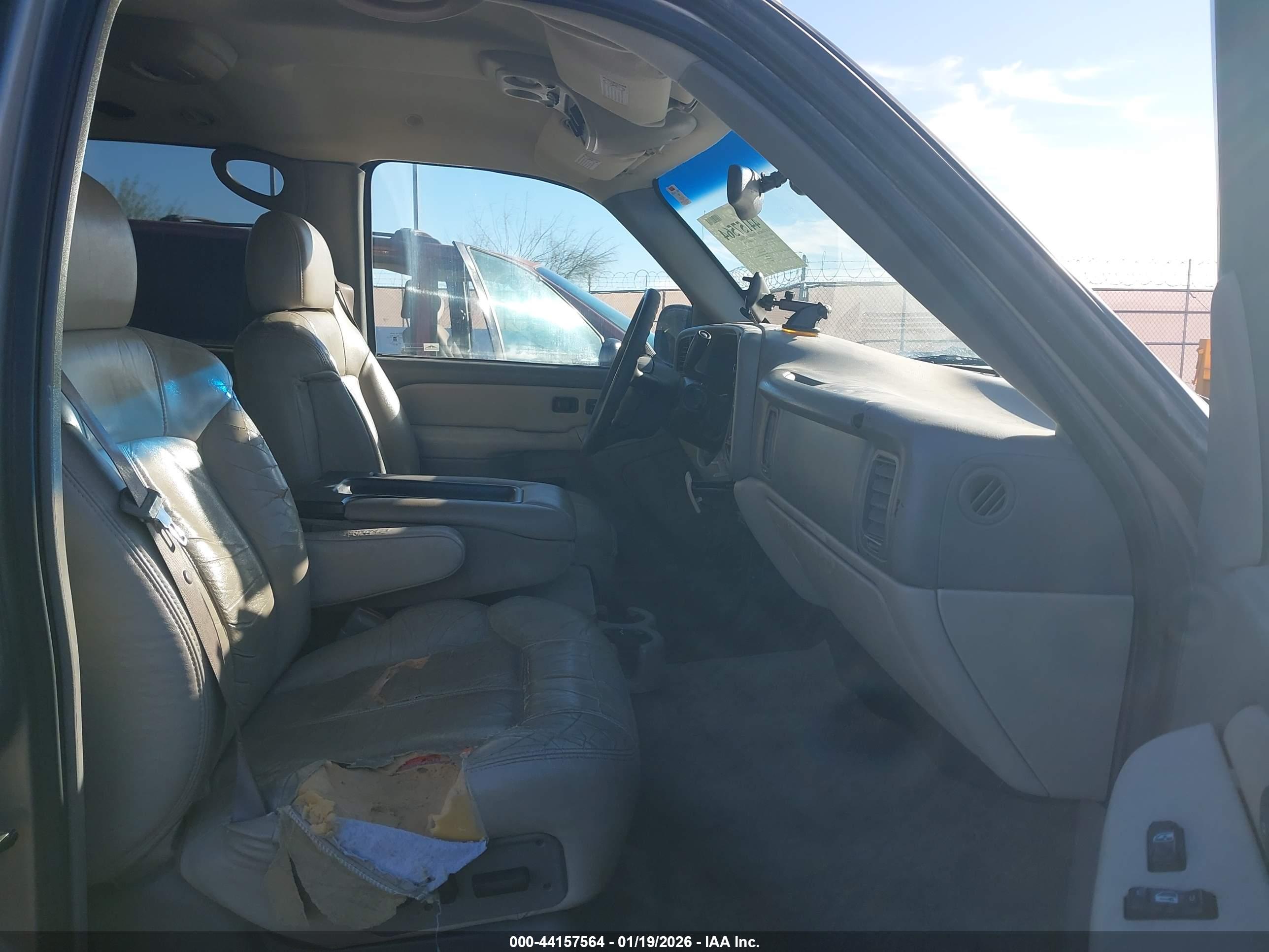 CHEVROLET SUBURBAN image 5