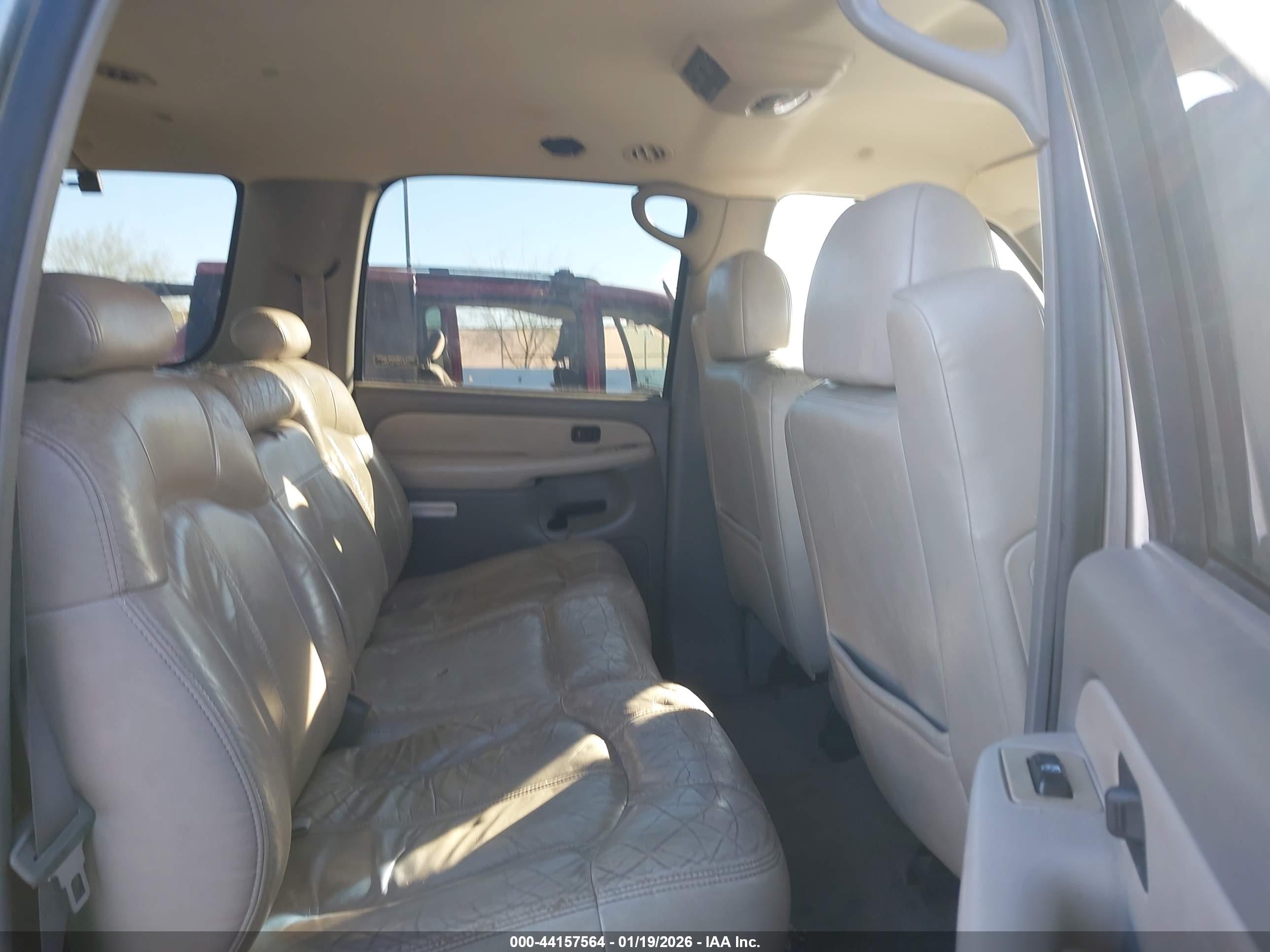 CHEVROLET SUBURBAN image 8