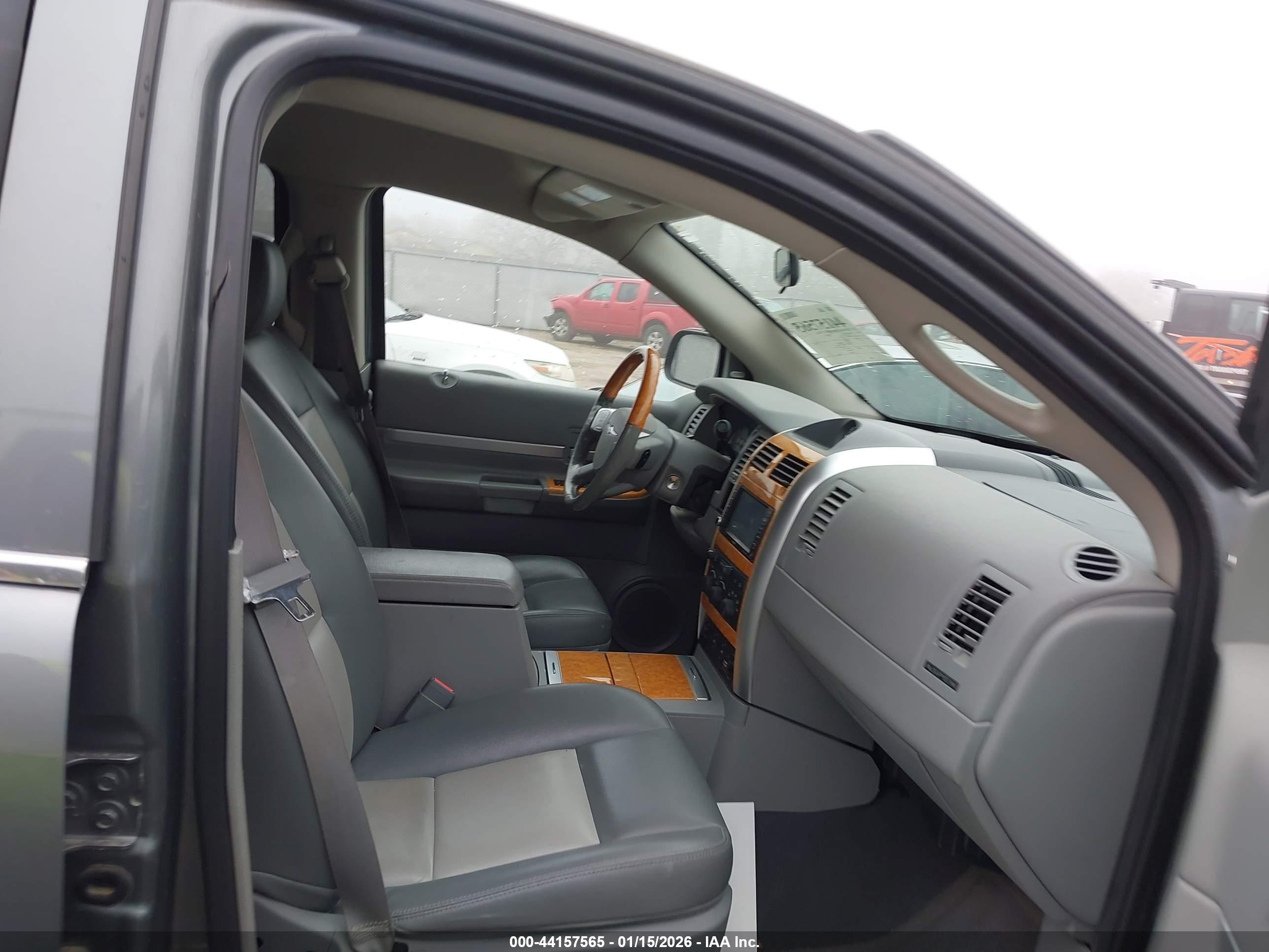 CHRYSLER ASPEN image 5