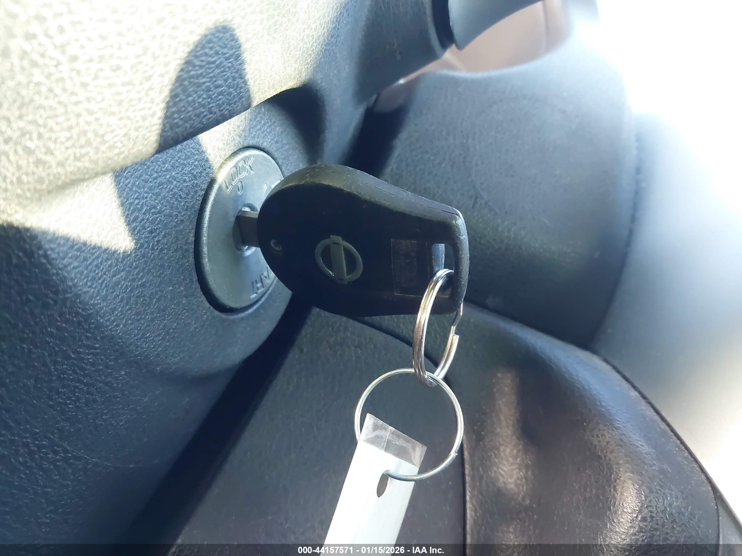 NISSAN VERSA image 11