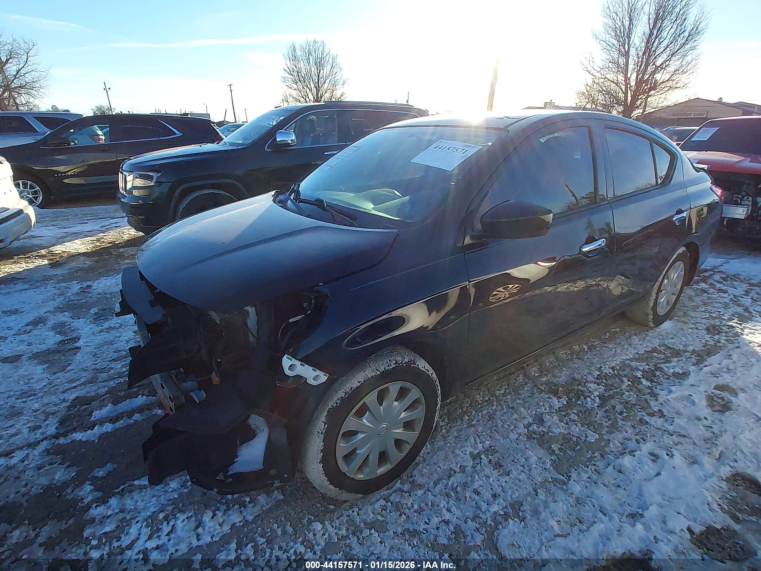 NISSAN VERSA image 2