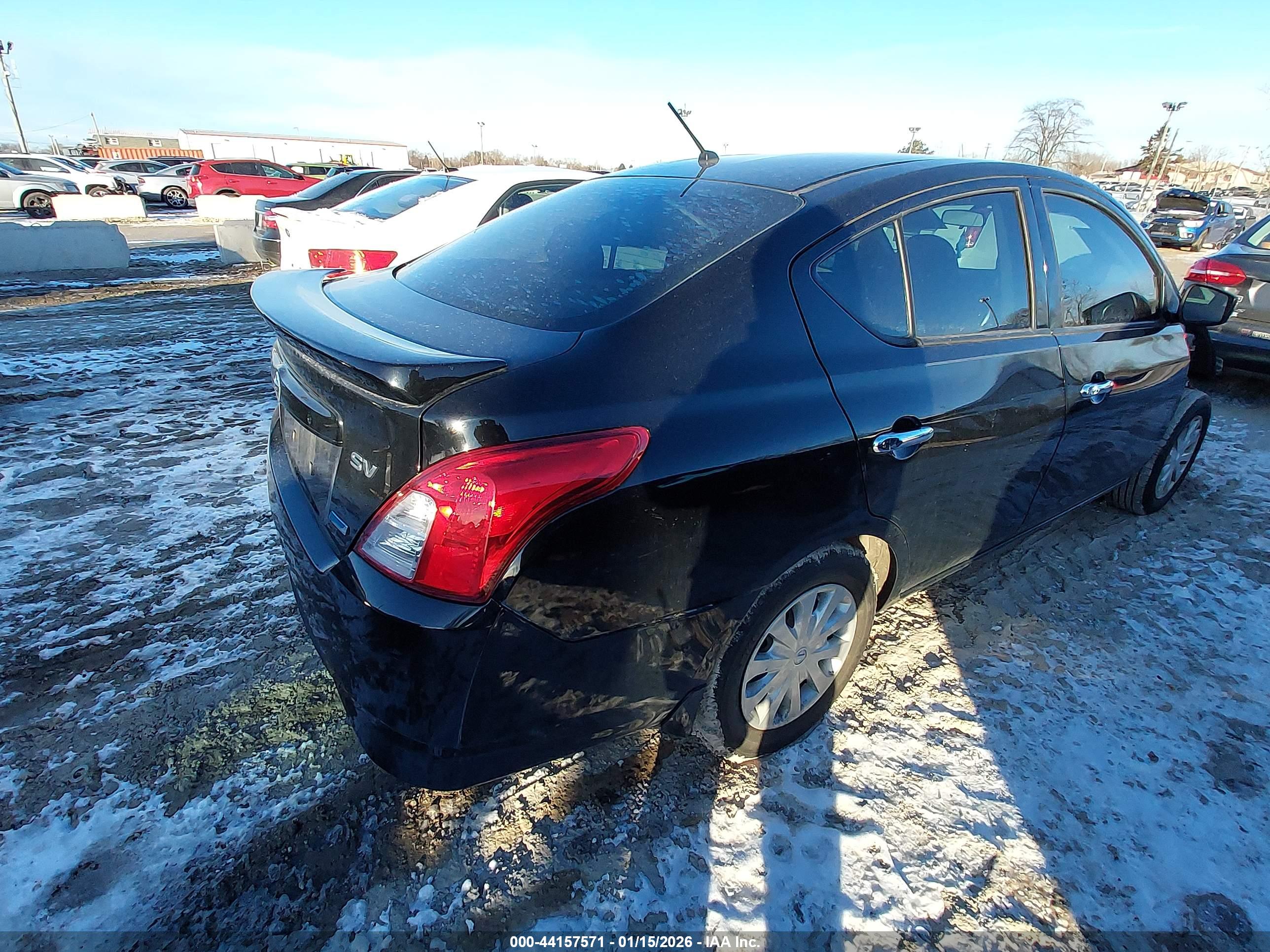 NISSAN VERSA image 4