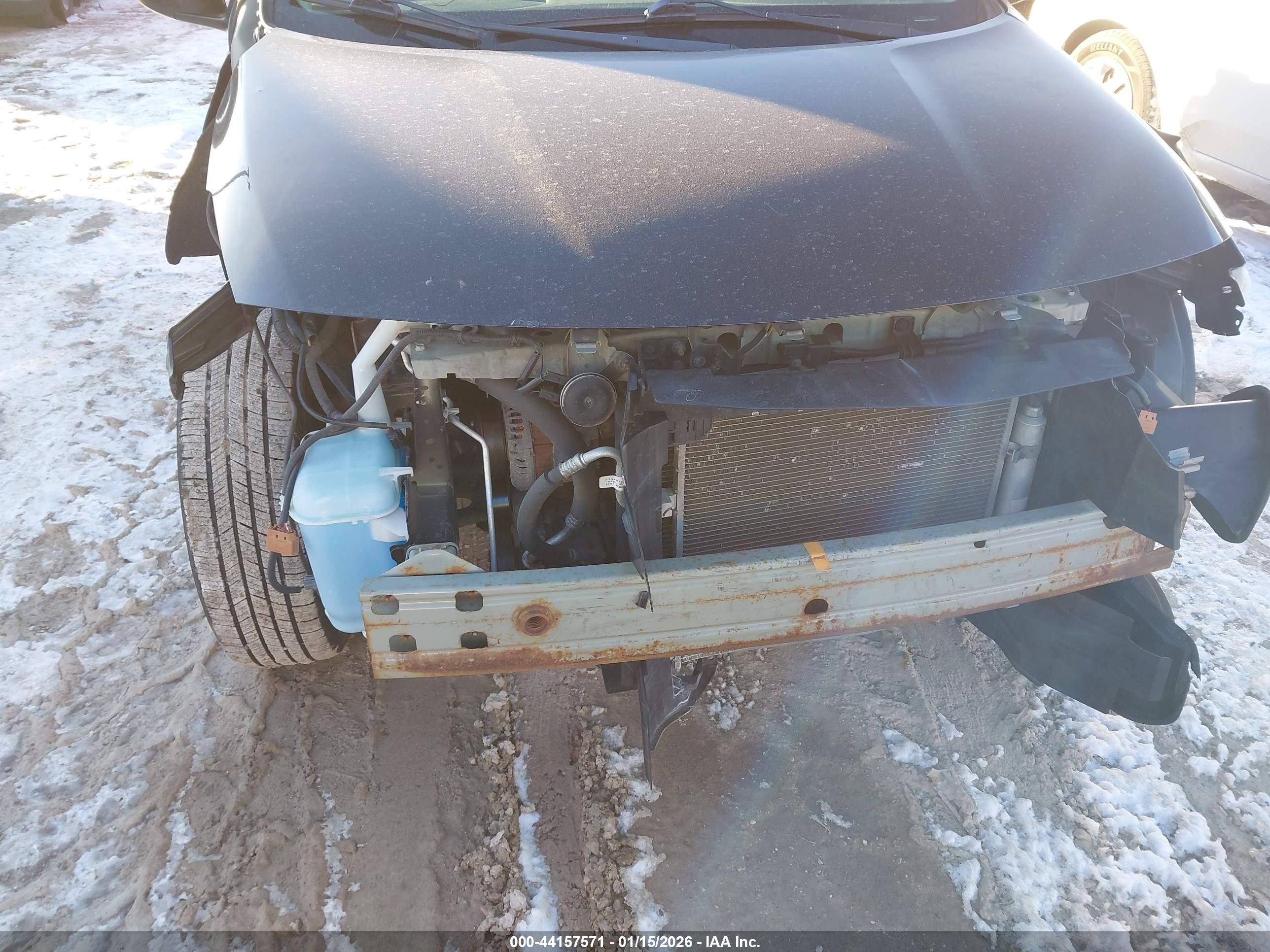 NISSAN VERSA image 6