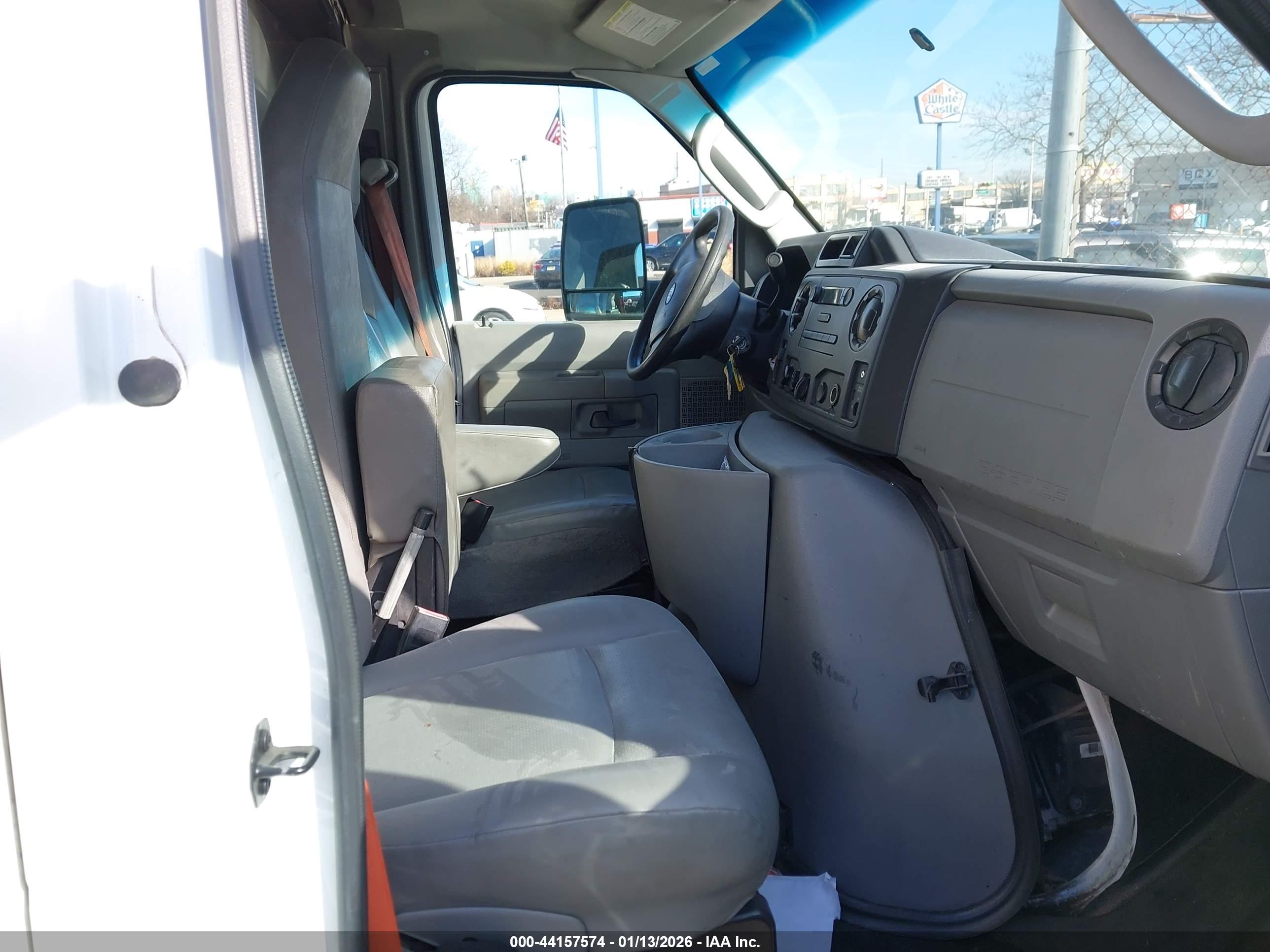 FORD E-350 image 7