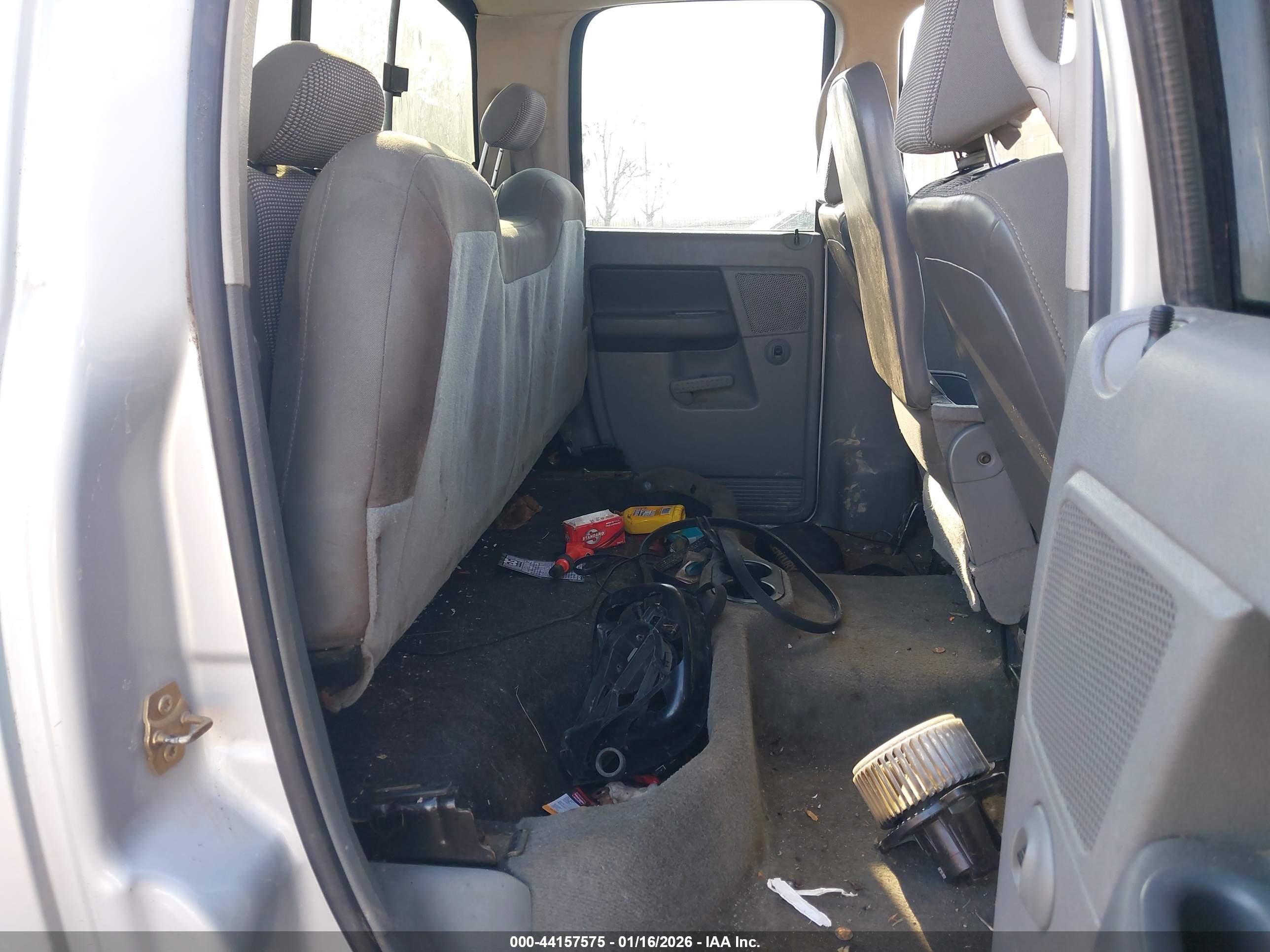 DODGE RAM image 8