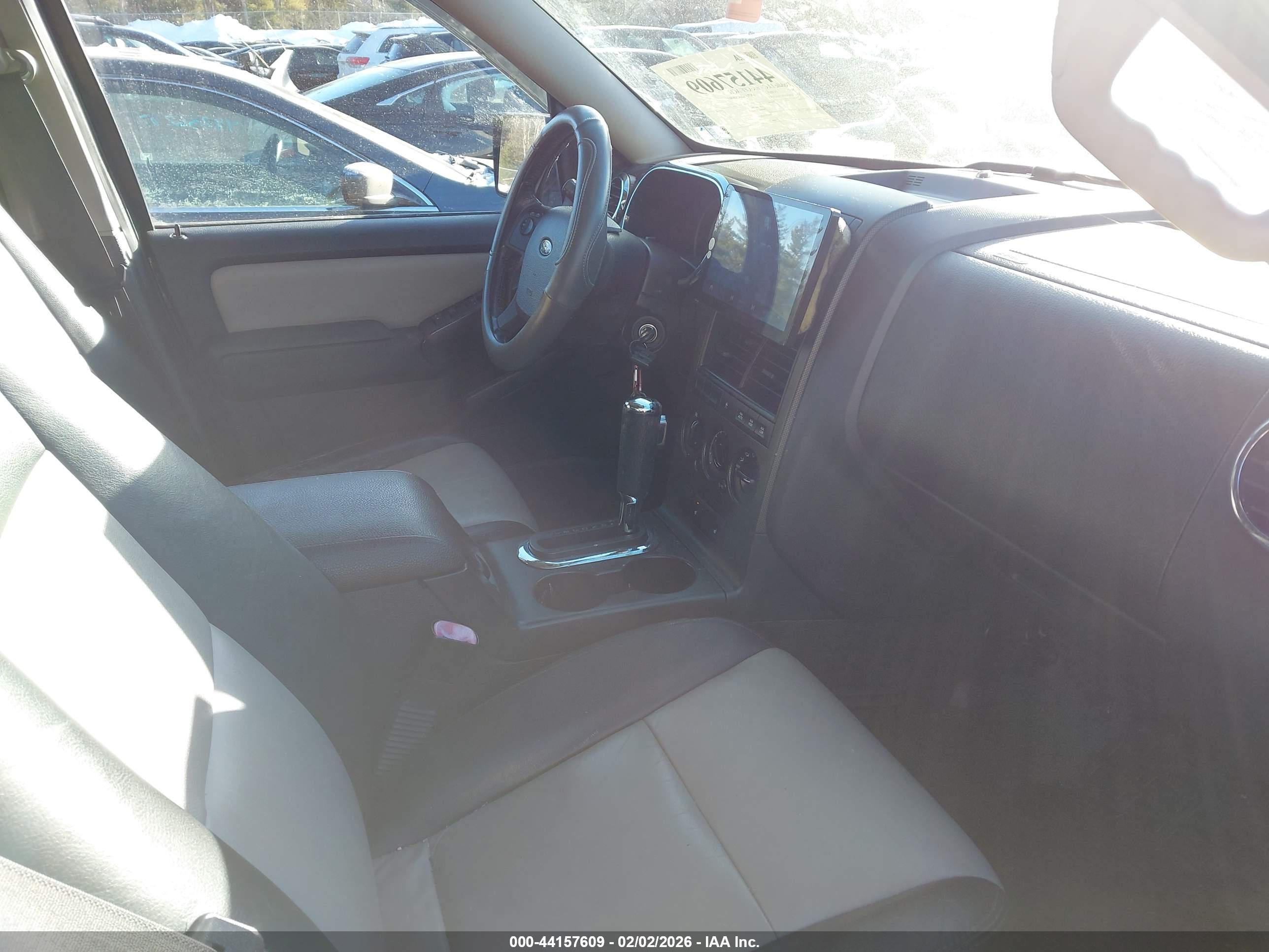 FORD EXPLORER image 5