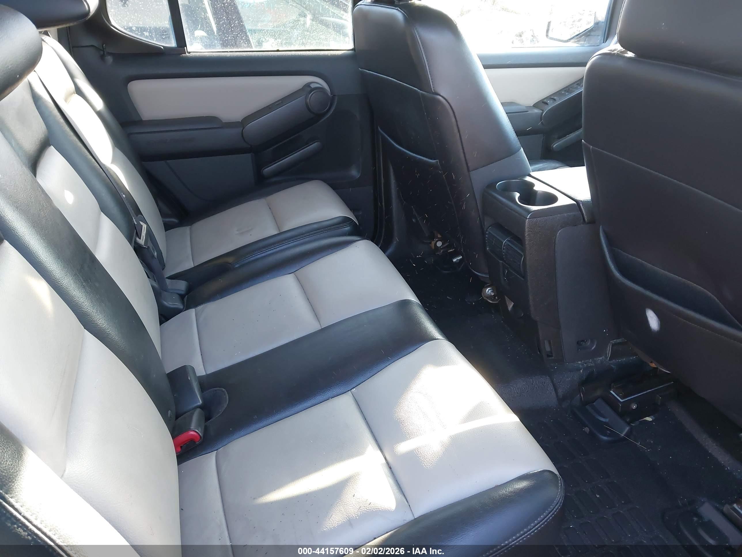 FORD EXPLORER image 8