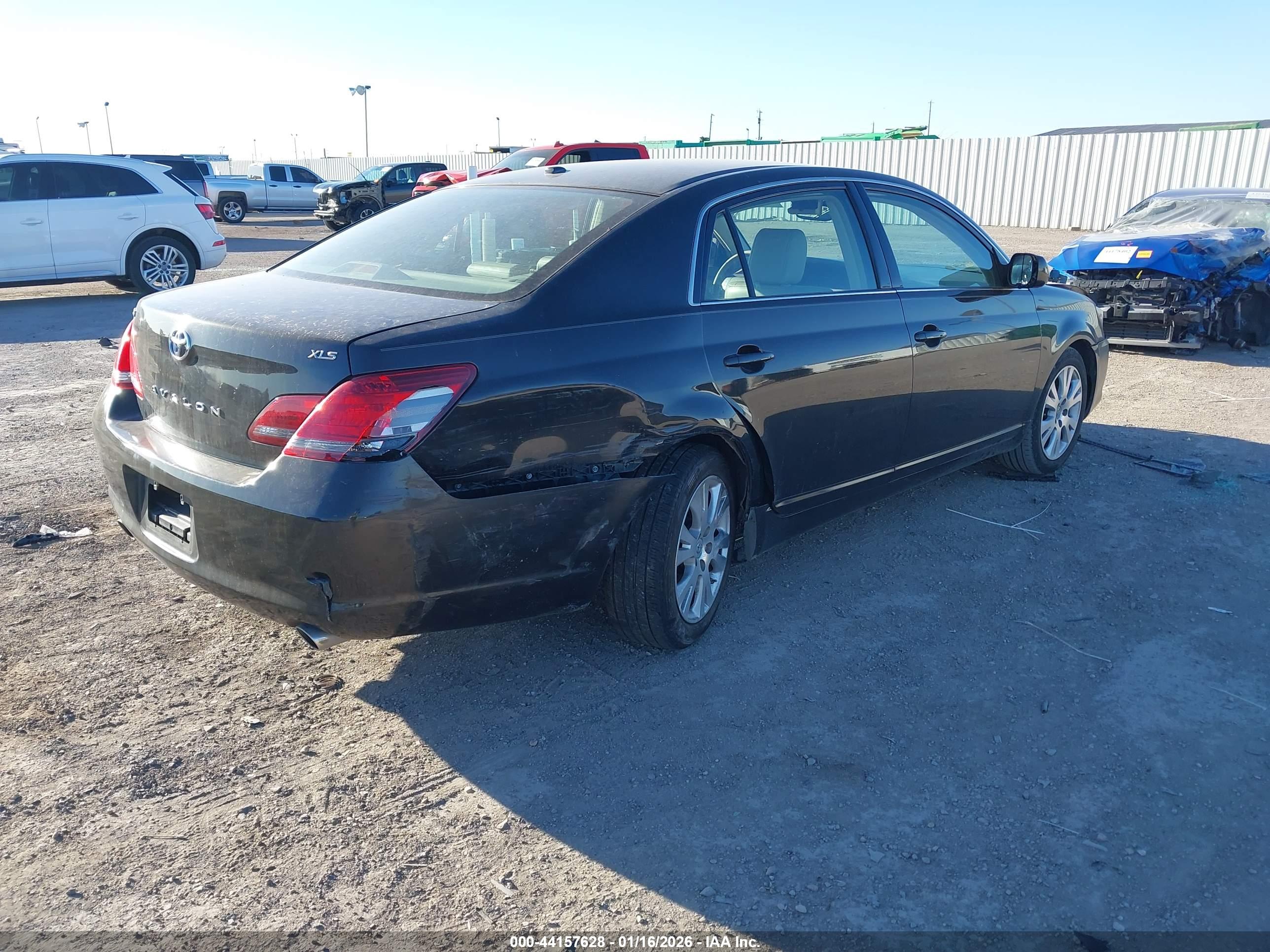 TOYOTA AVALON image 4