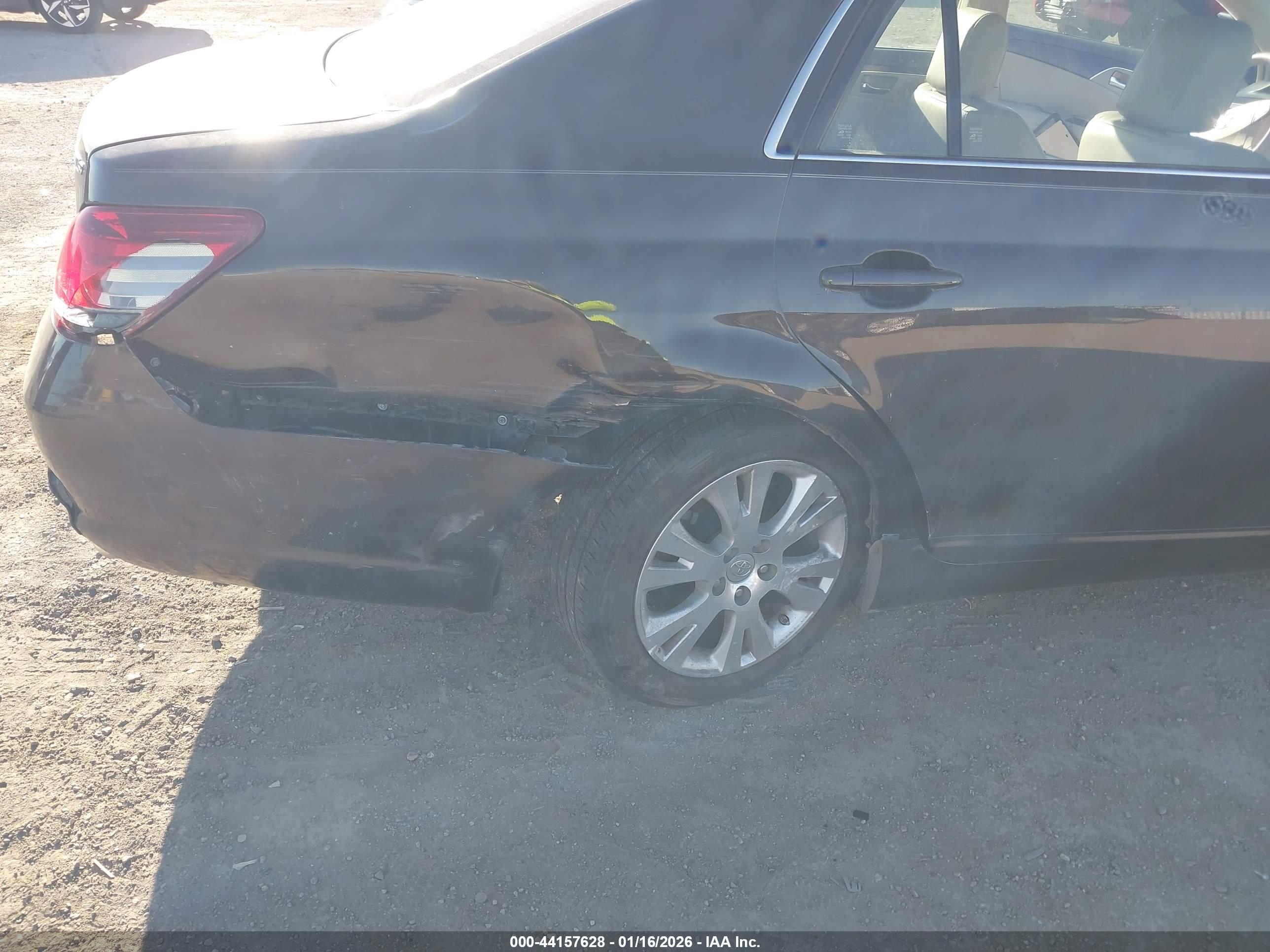 TOYOTA AVALON image 6