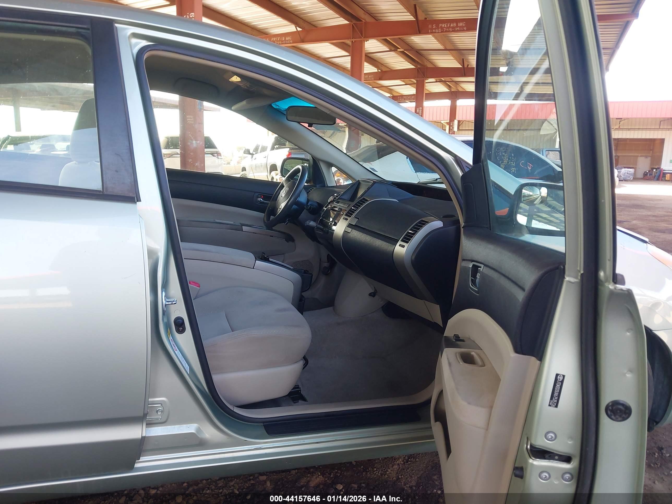 TOYOTA PRIUS image 5