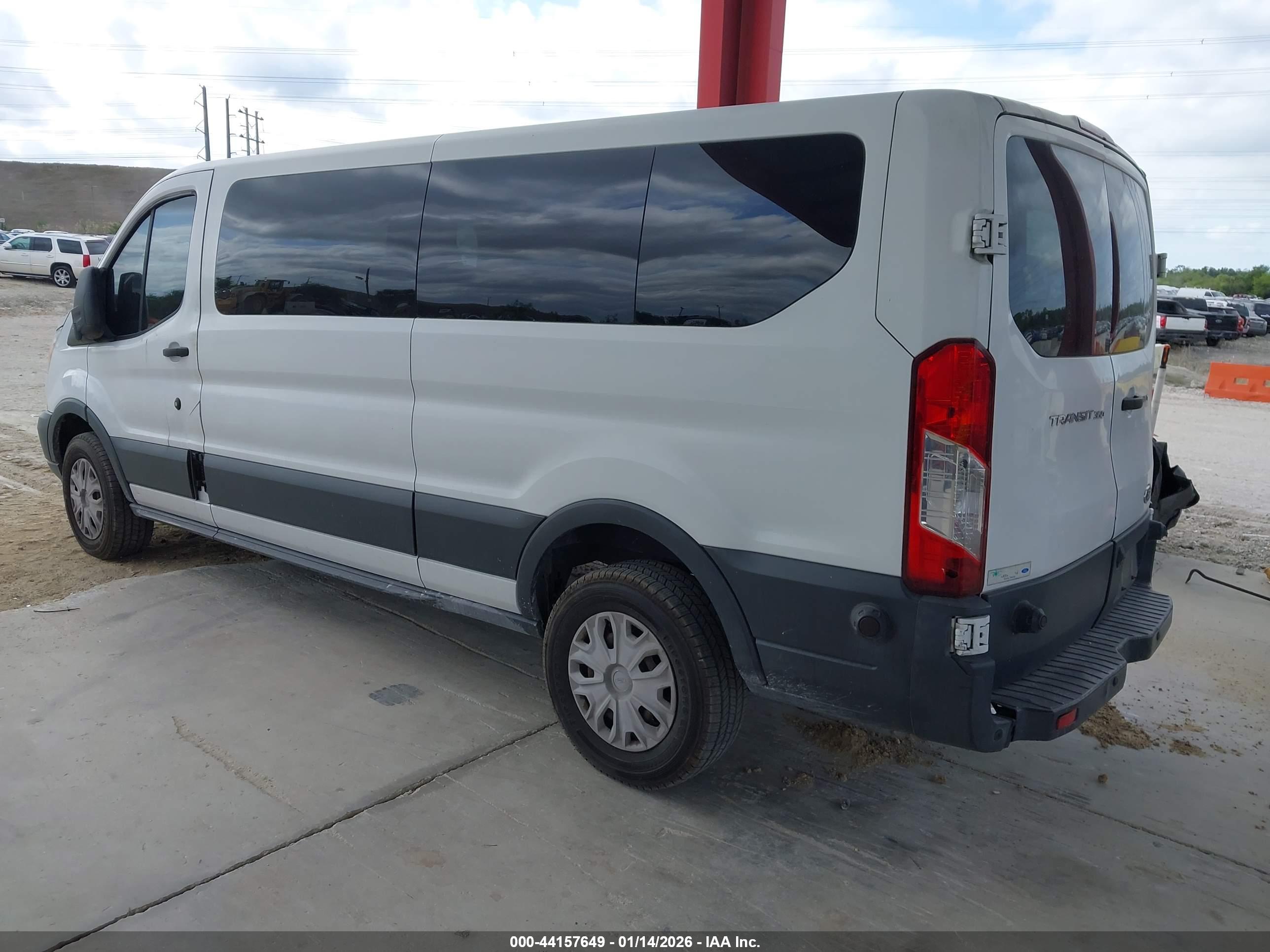 FORD TRANSIT-350 image 3