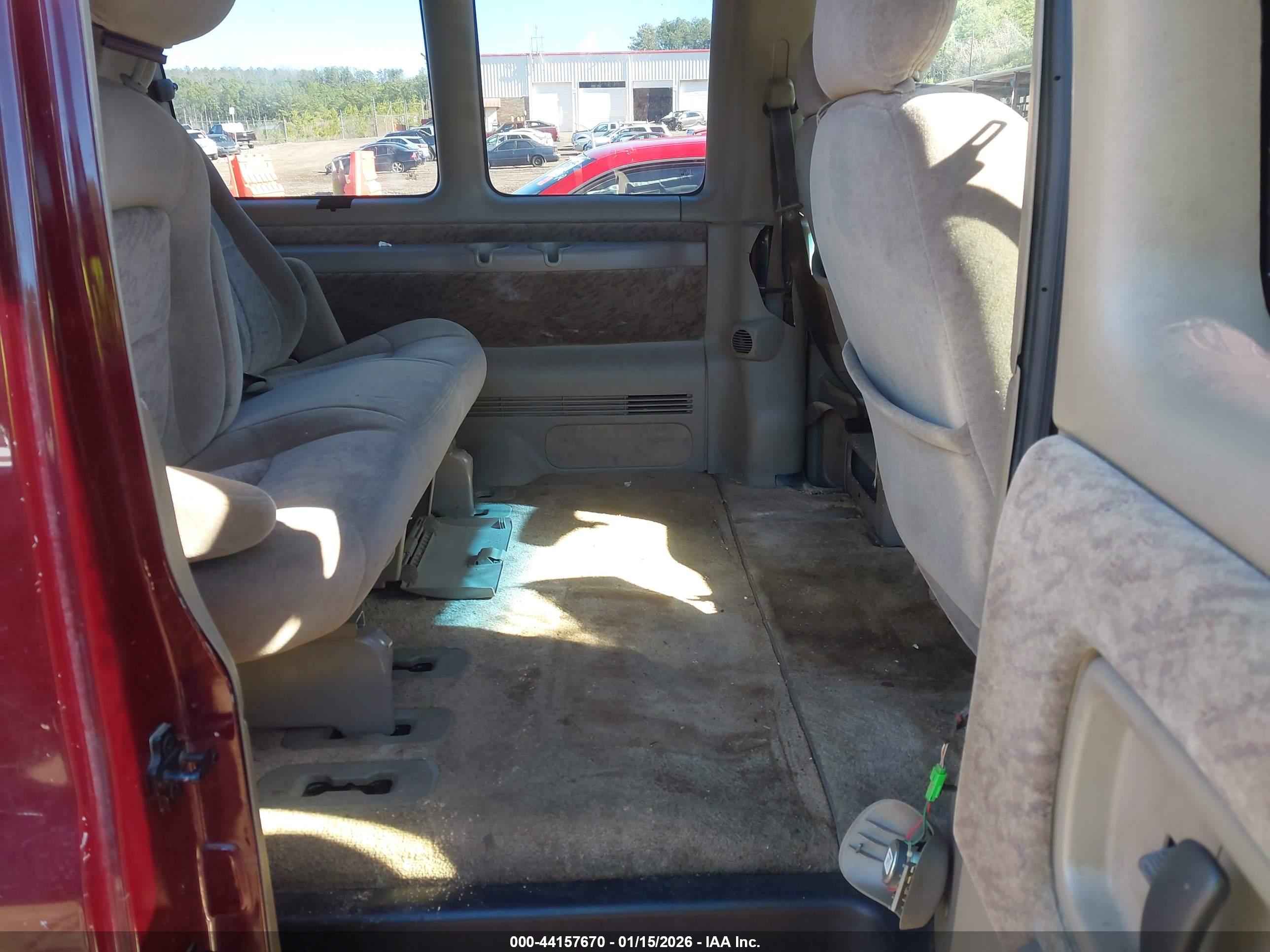 CHEVROLET EXPRESS image 8