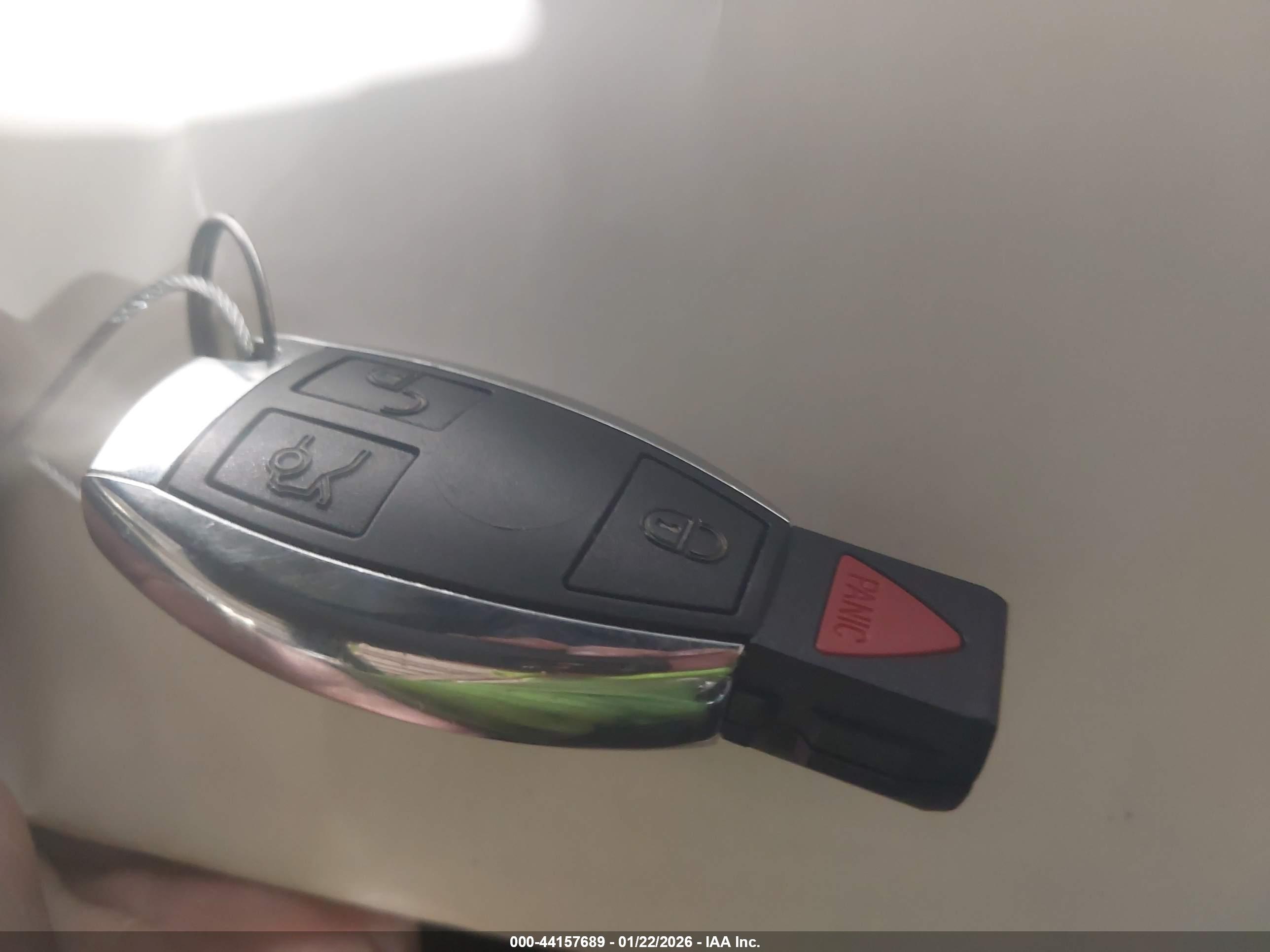 MERCEDES-BENZ E image 11