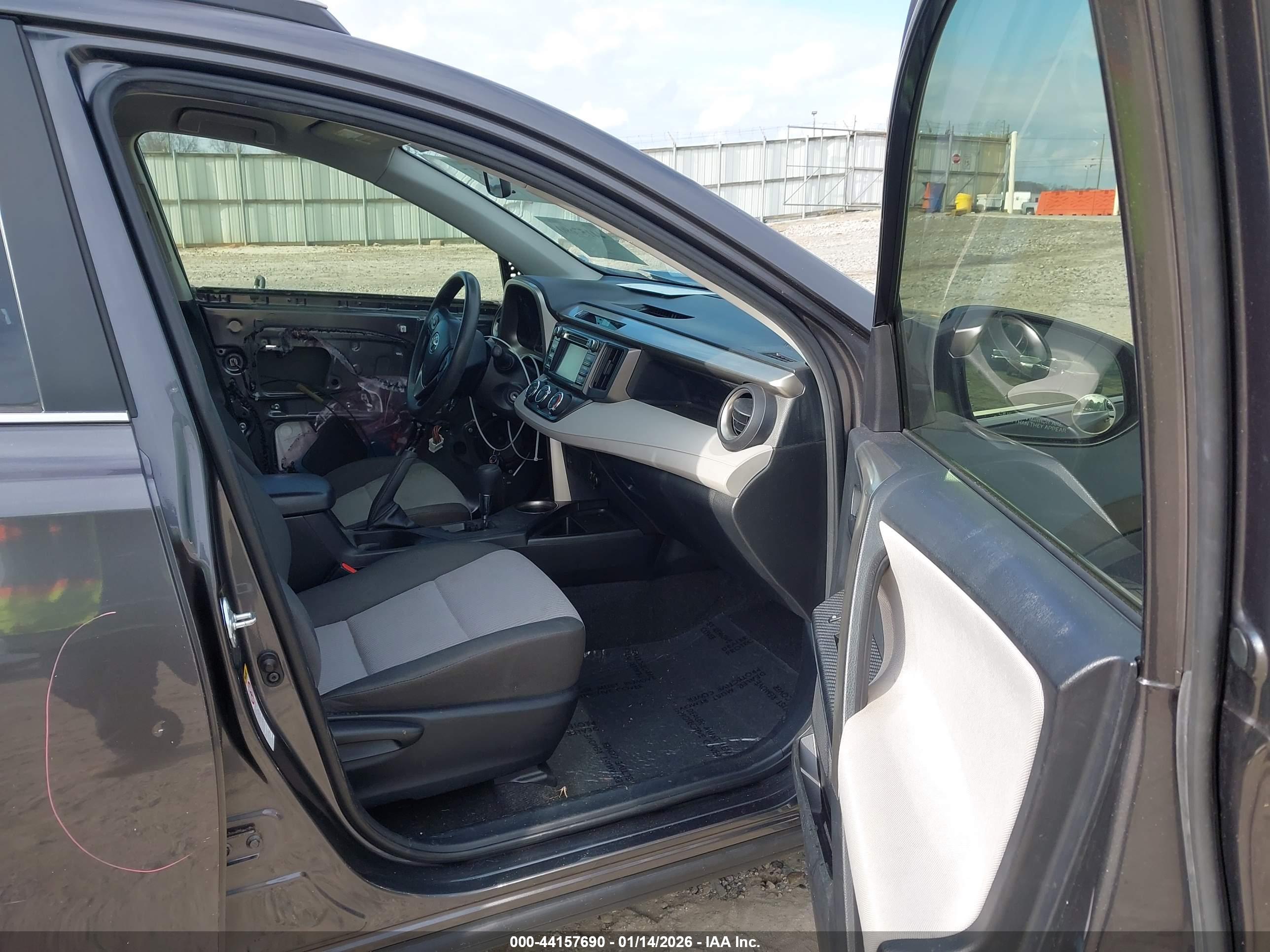 TOYOTA RAV4 image 5