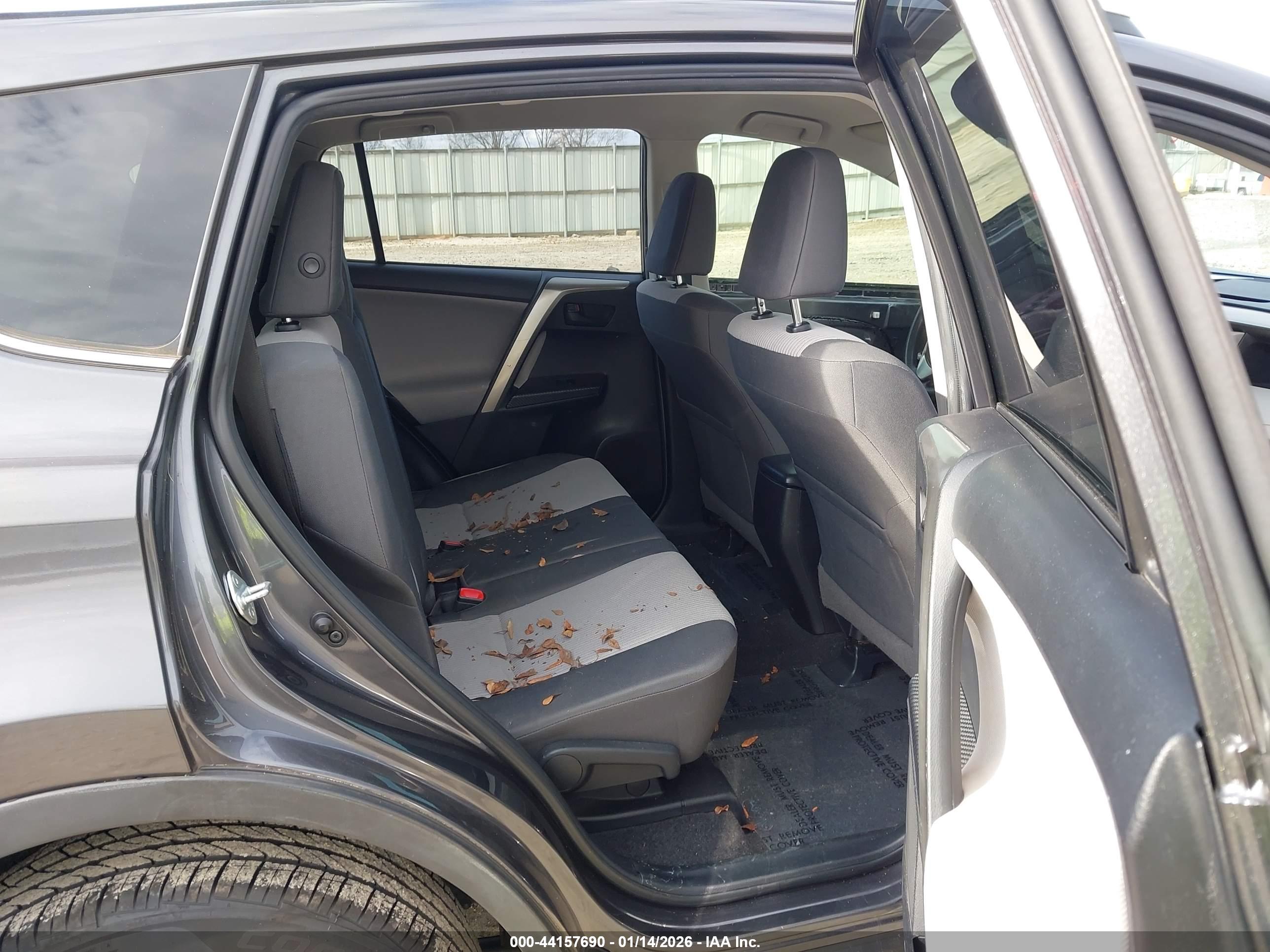 TOYOTA RAV4 image 8