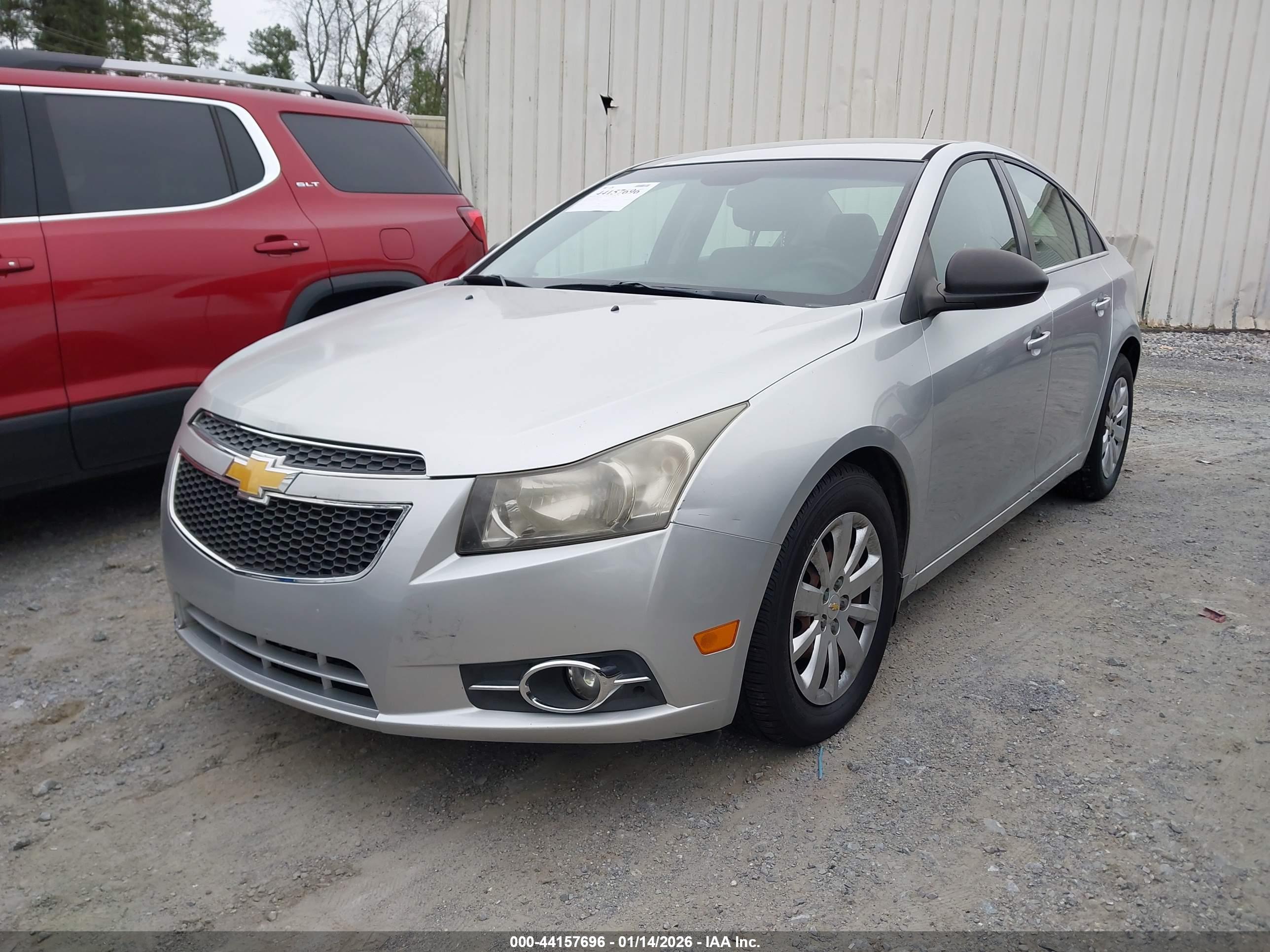 CHEVROLET CRUZE image 2